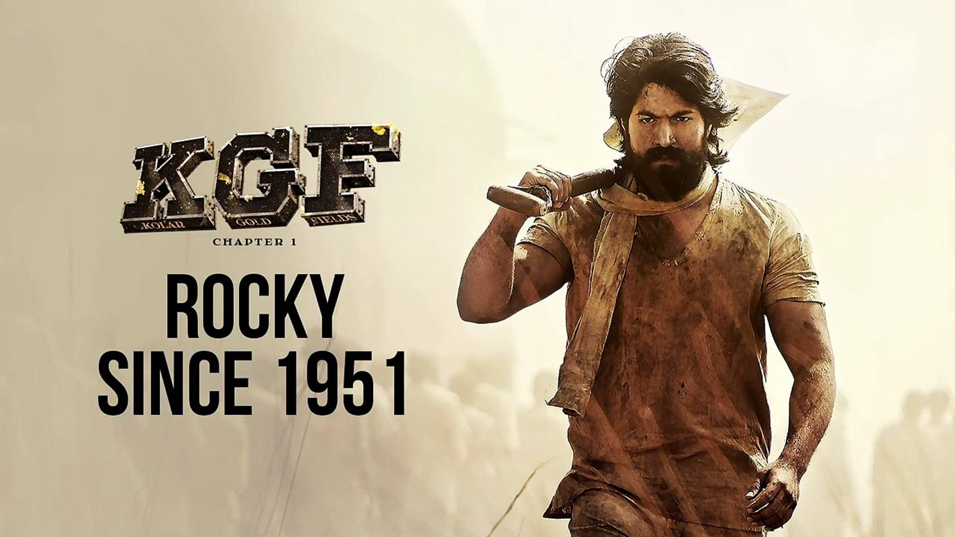 《KGF Chapter 1》中洛奇手持錘子並帶有文字的電影海報。