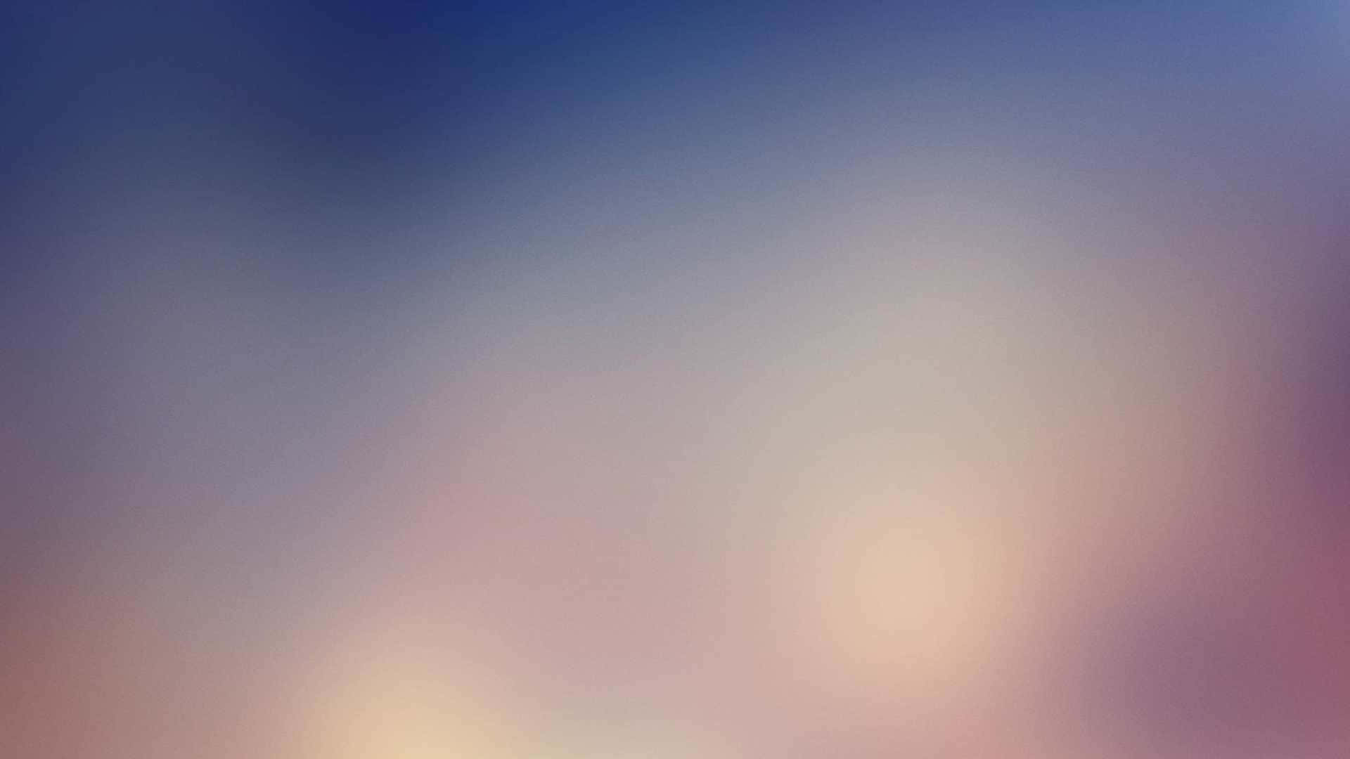  壁紙 — 柔和漸變天空，混合藍色、紫色和溫暖的蜜桃色調，帶有柔和的光暈。