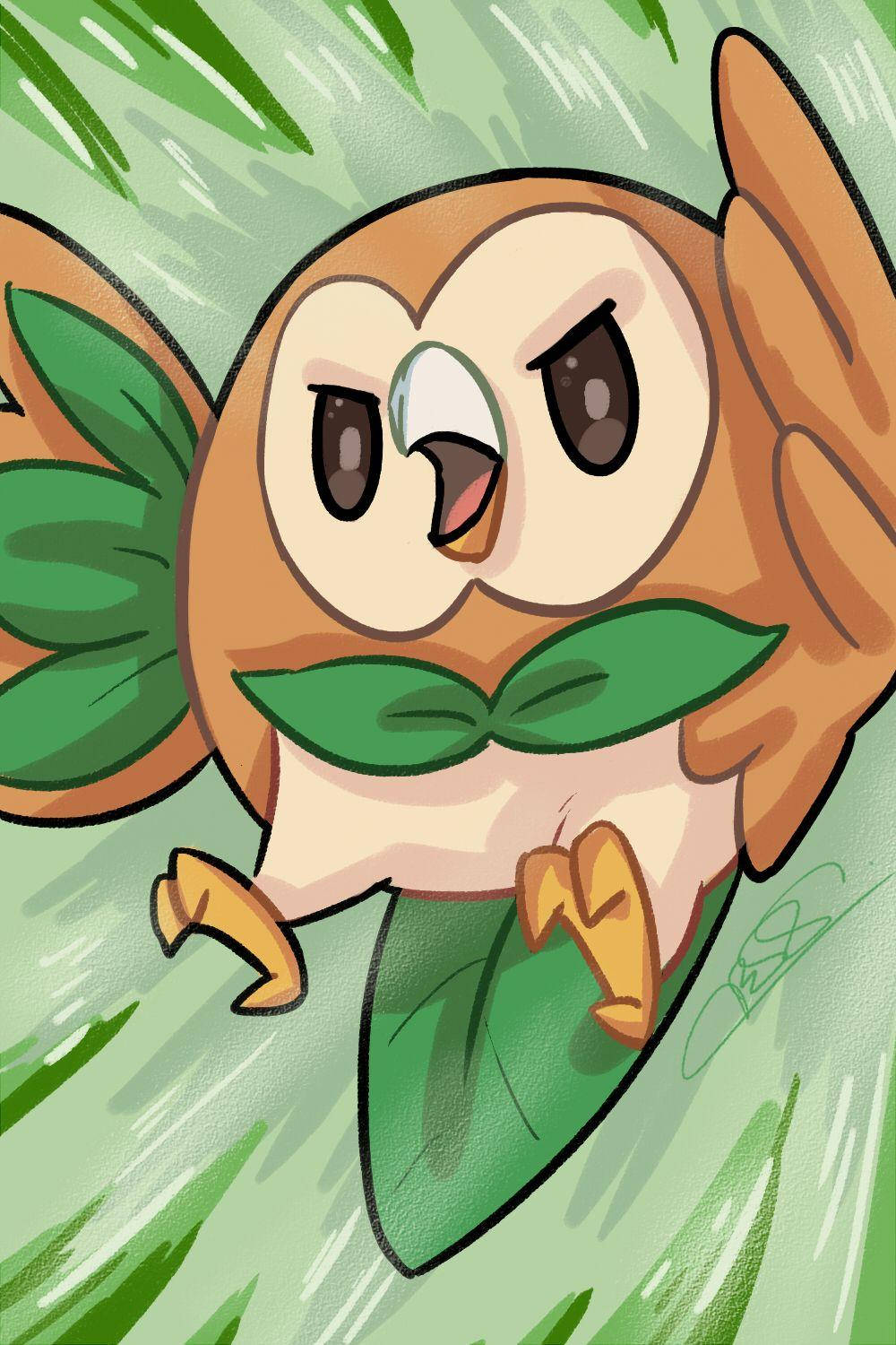 Rowlet拋出草屬攻擊 壁紙 — 一隻可愛的卡通貓頭鷹，擁有葉子翅膀和葉尖腳，帶著驚訝的表情飛過綠色樹葉。