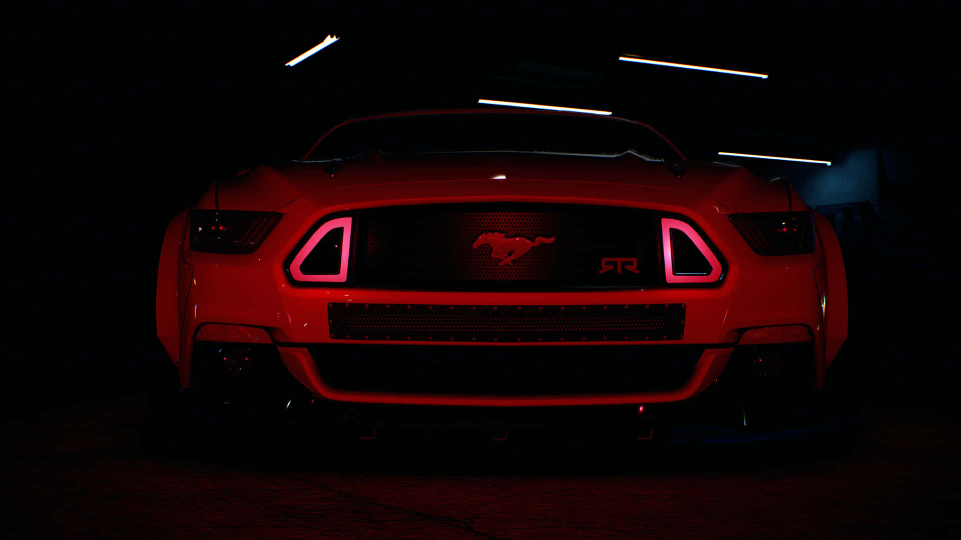 福特野馬RTR車型 壁紙 — 一輛紅色福特Mustang GT，配備發光的粉紅色頭燈，在黑暗的車庫中，在光線軌跡下向前凝視。