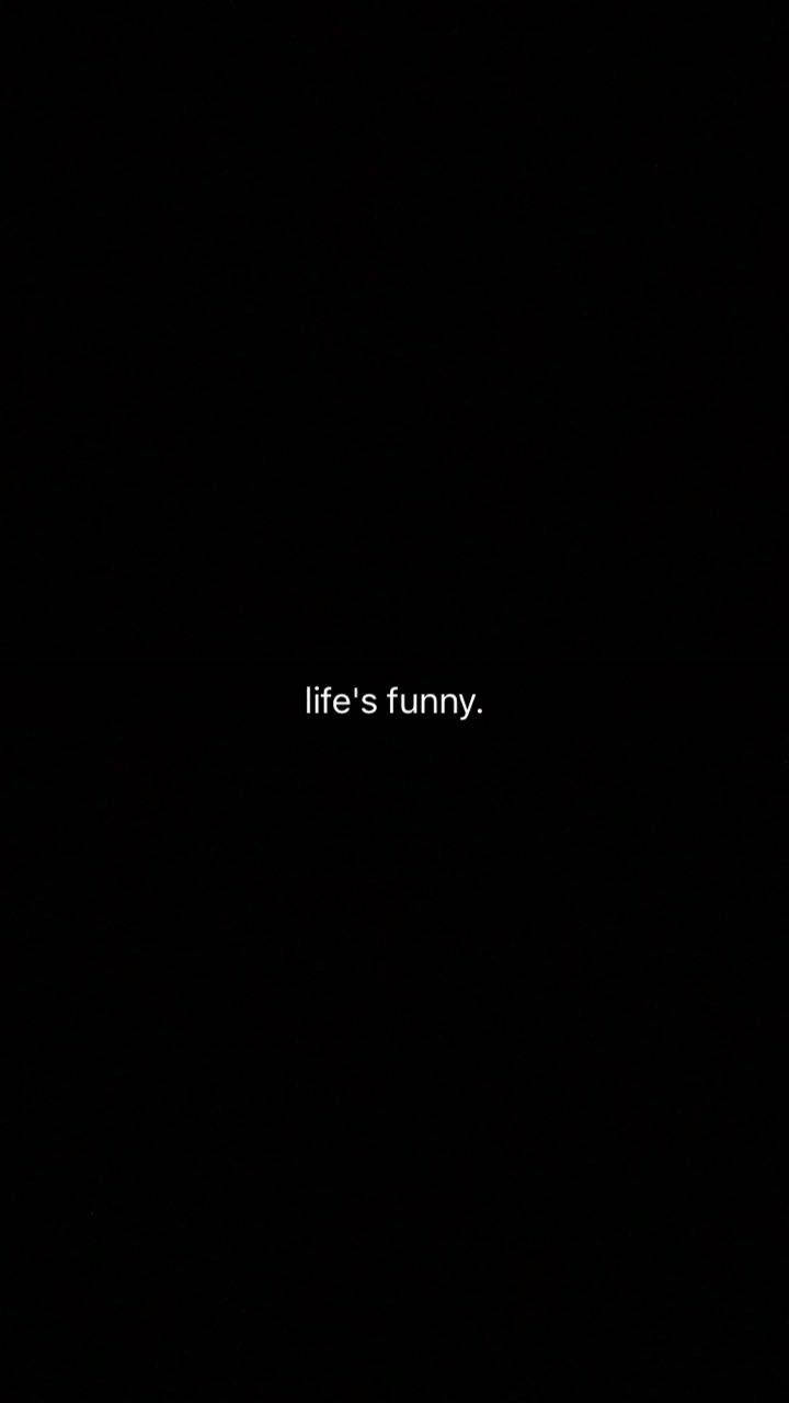 黑色背景，白色文字顯示 life's funny。