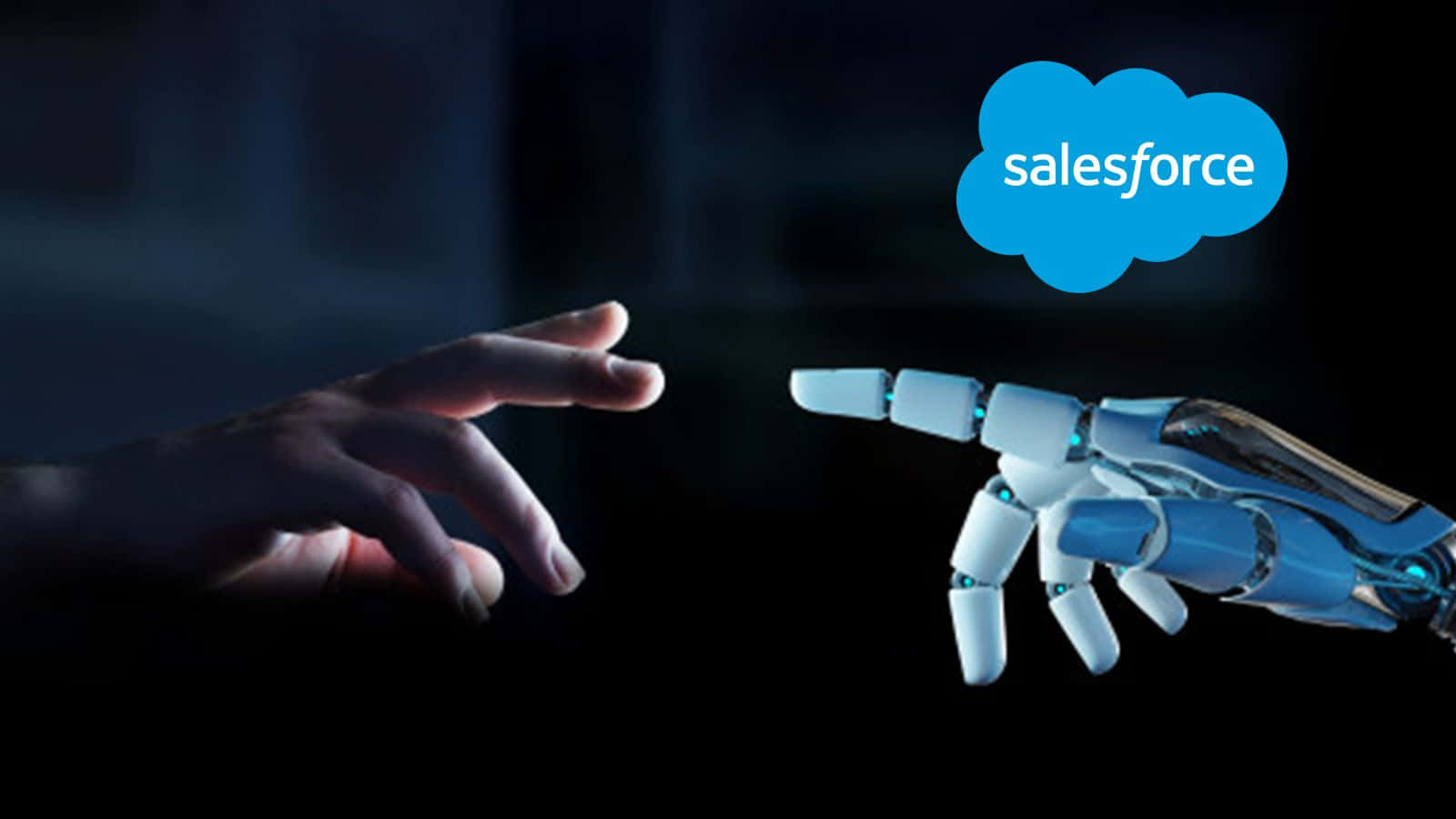 人類的手伸向機械手，機械手在黑暗背景中握著Salesforce標誌