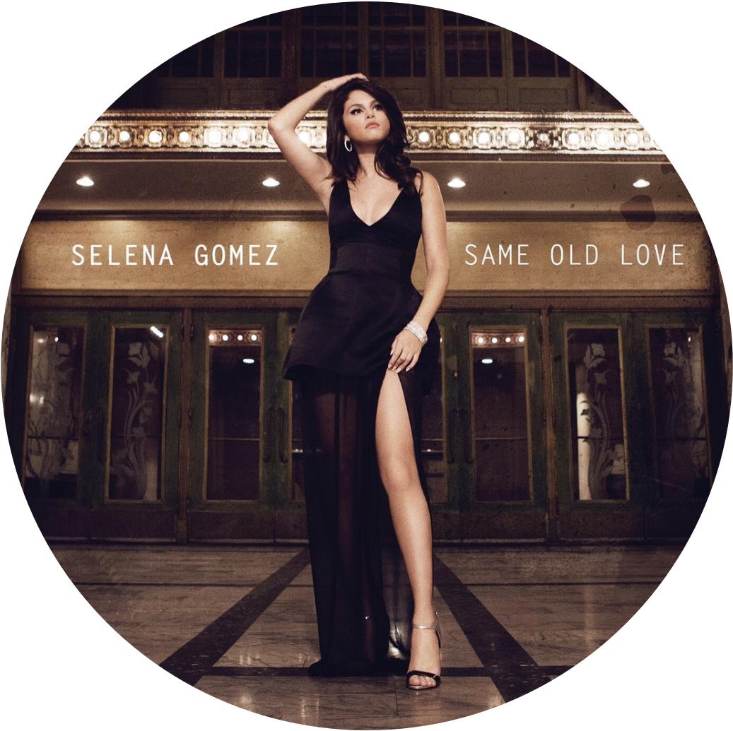 賽琳娜·戈梅茲《Same Old Love》宣傳照 壁紙 — Selena Gomez 在夜晚的復古劇院入口處，穿著黑色連衣裙優雅地擺姿勢。