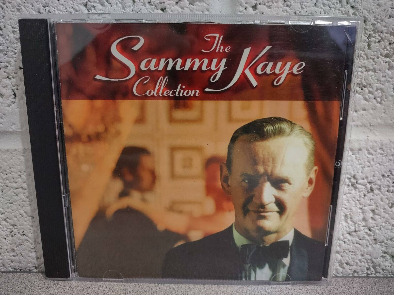 The Sammy Kaye Collection 的CD封面，顯示一位穿著燕尾服的男士微笑。