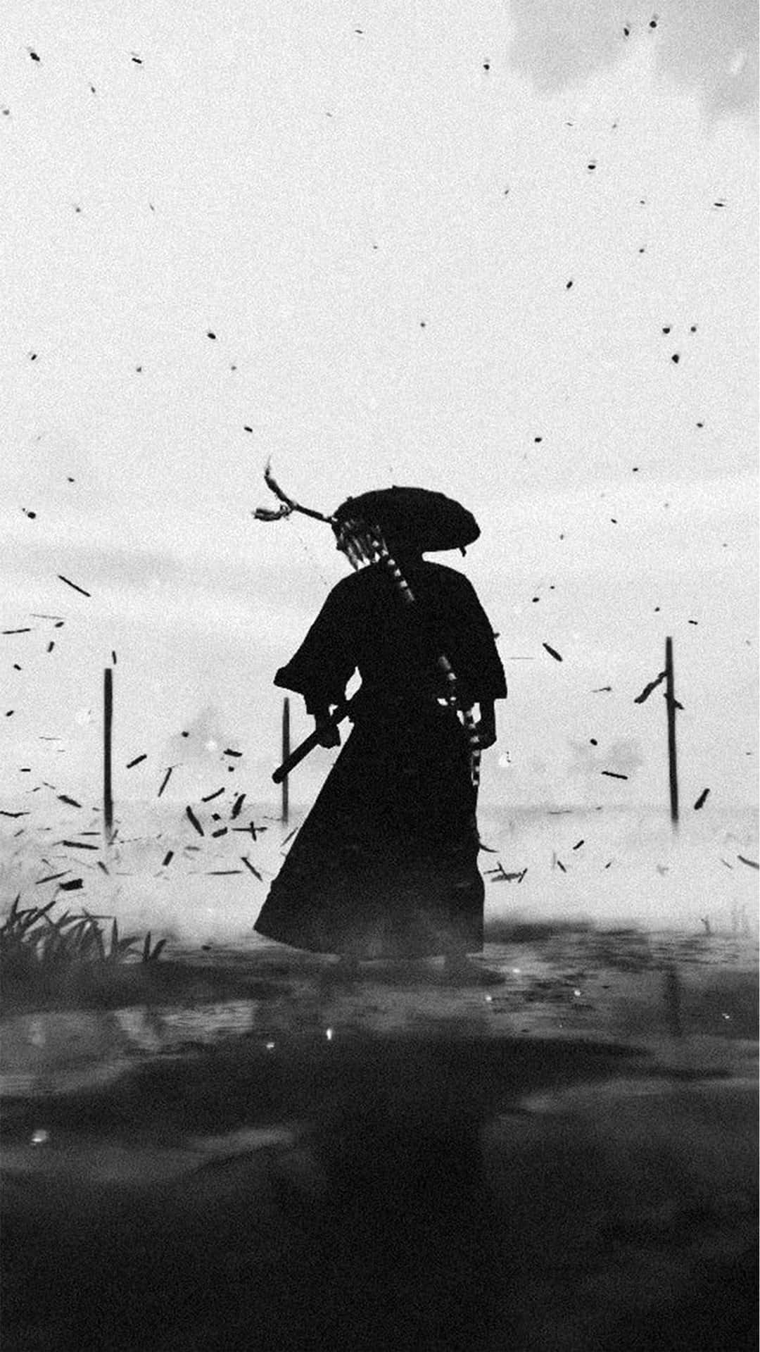 武士戰士在黑白飛舞的碎片中手持雨傘涉水而行。