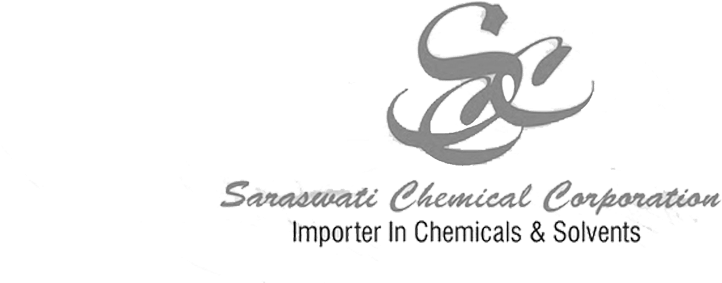 Saraswati Chemical Corporation 標誌 壁紙 — Sanamitai Chemical Corporation 的時尚單色標誌，在黑色背景上帶有風格化的字母組合和文字。