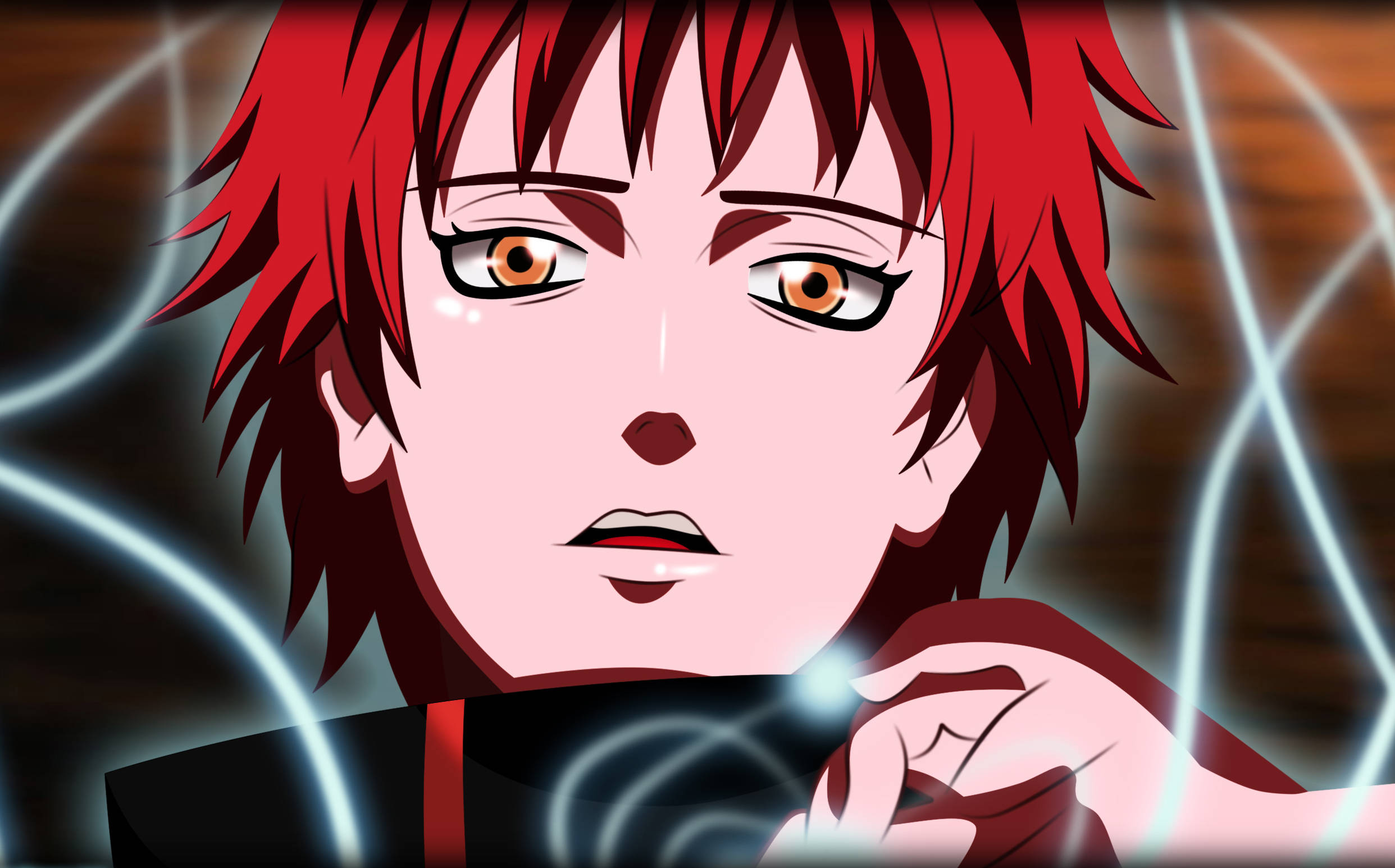 Sasori 氣旋線 壁紙 — 一個動漫角色的特寫，擁有尖刺的紅髮和橙色眼睛，專注地向前看，周圍環繞著發光的藍色能量。