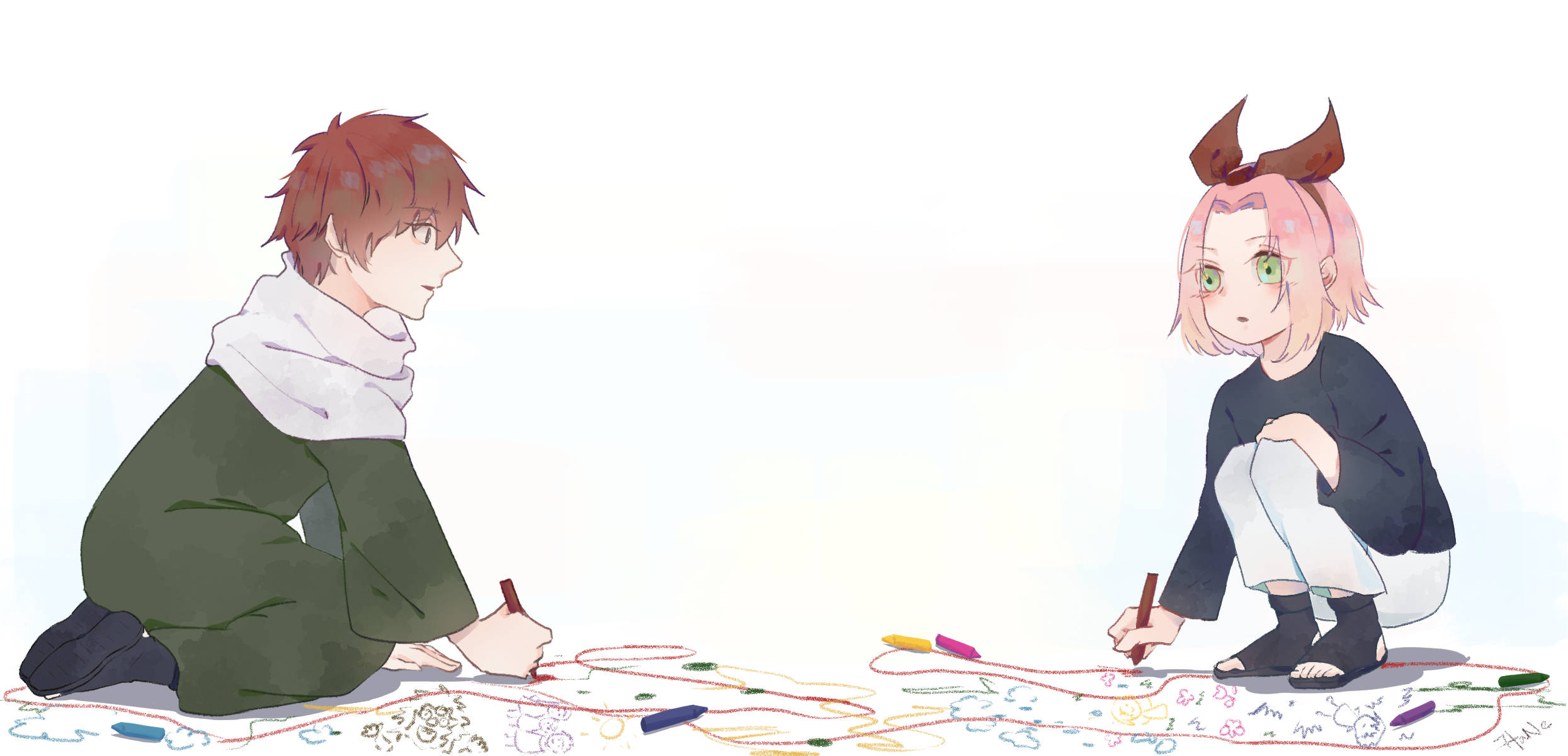 Sasori 與 Sakura 原創插畫 壁紙 — 兩個動畫小孩面對面跪著，在純白色背景的地板上用蠟筆畫出色彩繽紛的塗鴉。
