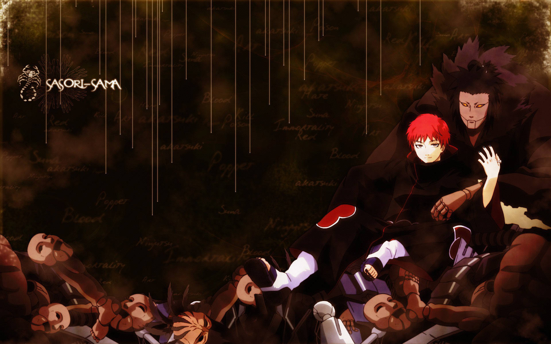 Sasori 與三尾人傀儡 壁紙 — 兩個動漫角色身穿深色斗篷，坐在倒下的敵人之上，天空被雨水浸透、血跡斑斑。