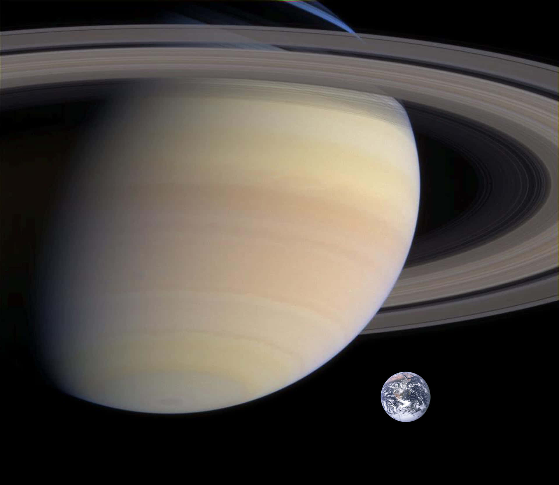 土星環與地球在太空