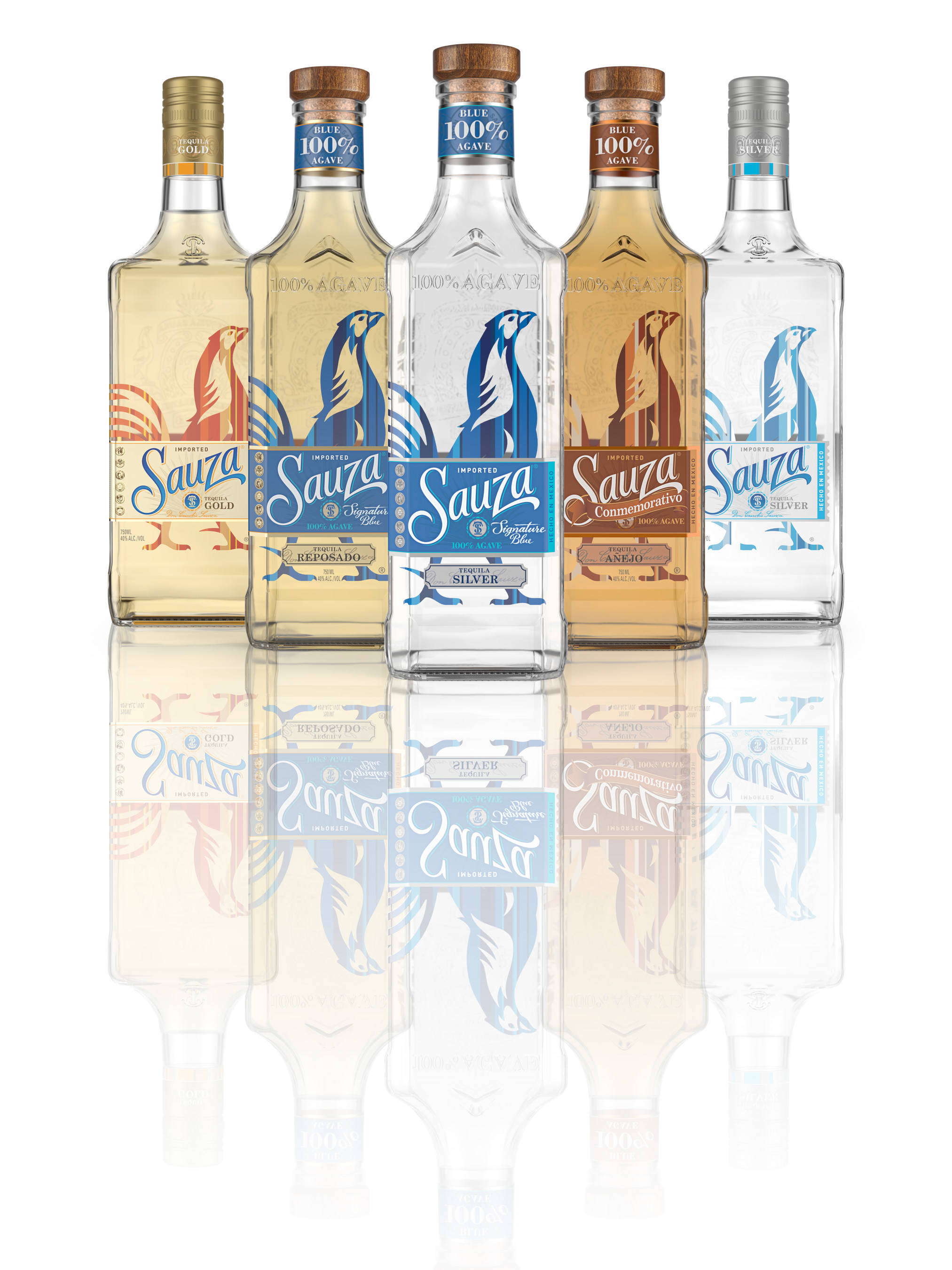 Sauza Tequila 系列合集 壁紙 — 五瓶 Sauza 龍舌蘭酒（金色、藍色和銀色版本）排成一排，放在反光的白色表面上。