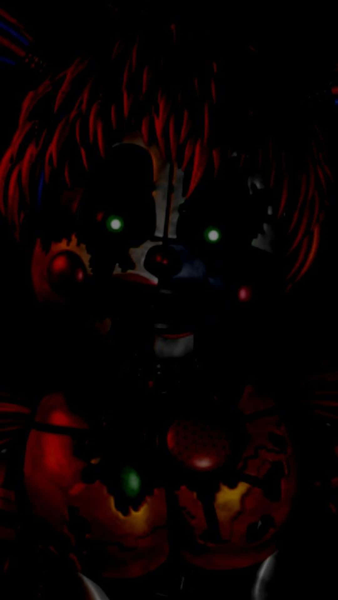 《Scary FNAF》中恐懼機械人的凝視 壁紙 — 一隻帶有發光綠色眼睛和紅色頭髮的威脅性電子熊潛伏在黑暗中。
