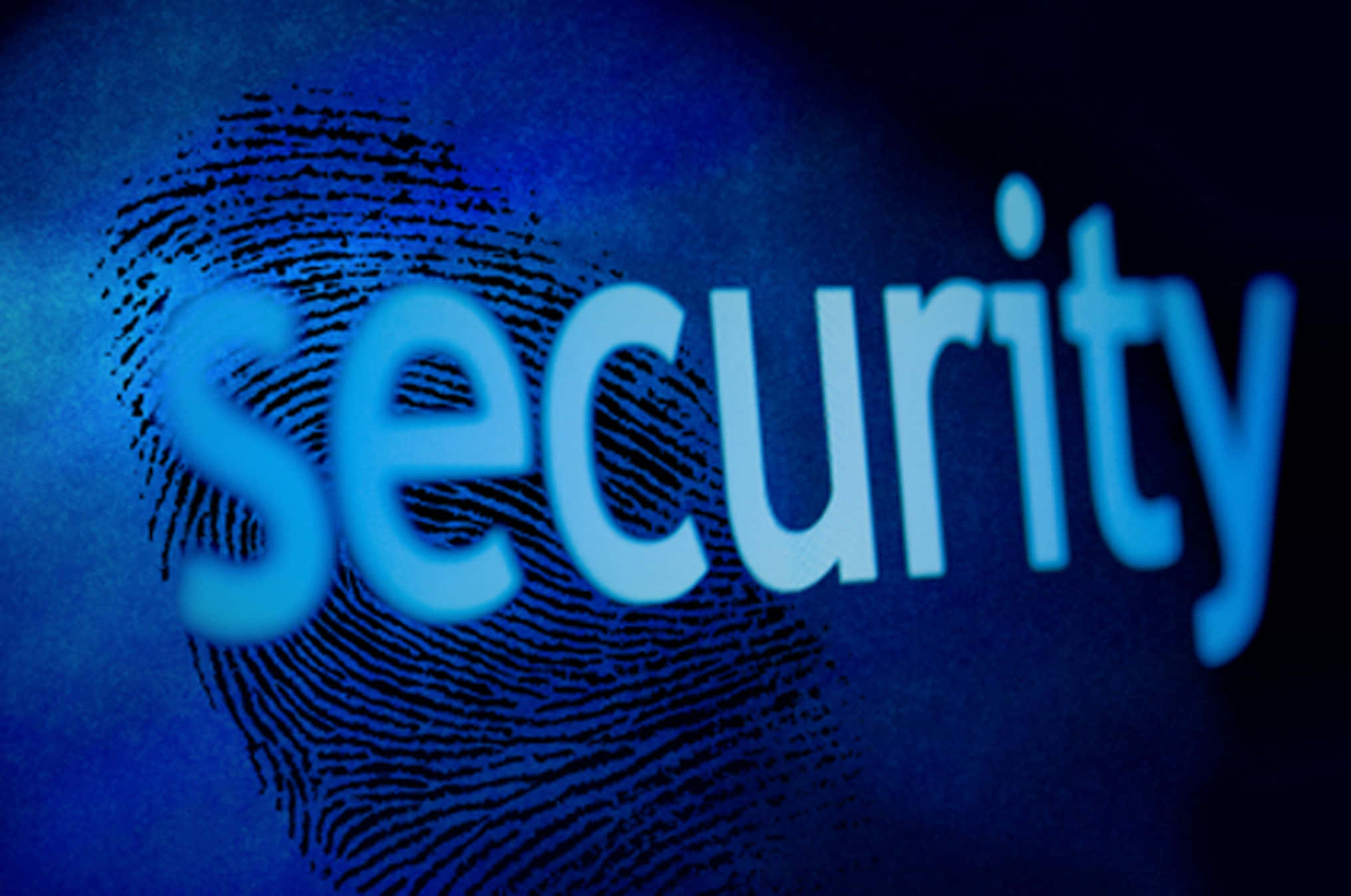 security 桌布 壁紙 — 「security」一詞在冷藍色光芒中，覆蓋在詳細的指紋上，背景為深藍色紋理背景。
