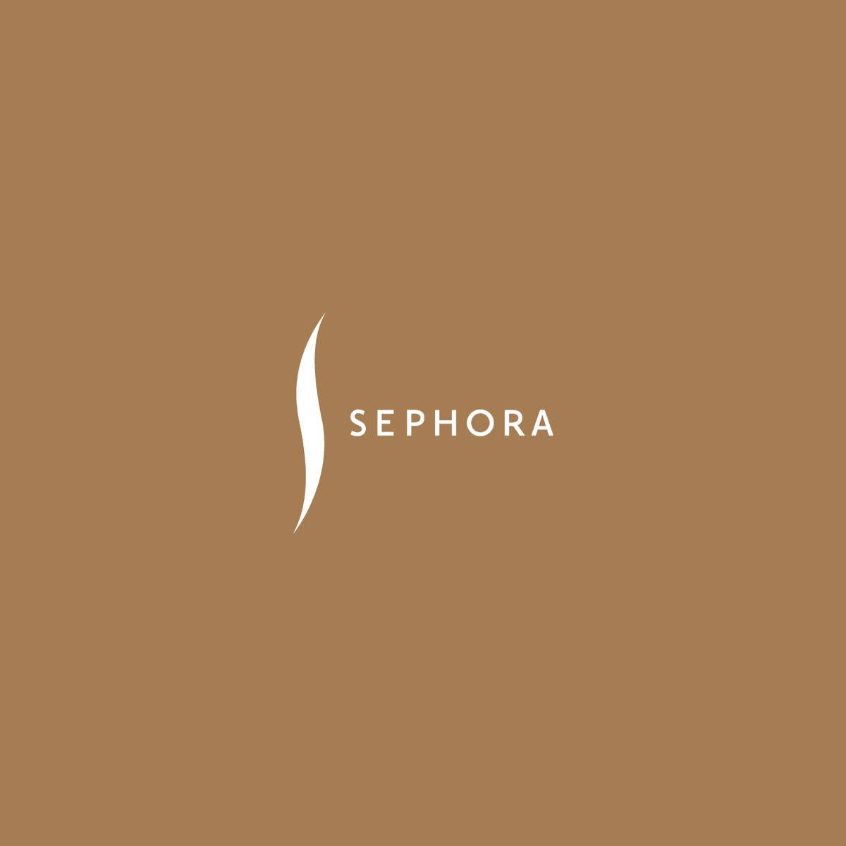 Sephora 咖啡色極簡風 壁紙 — 白色文字和弧形標誌的Sephora標誌，在純棕色背景上。
