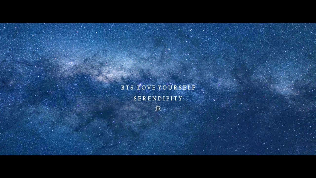 在星空夜空中疊加文字，帶有星系漩渦和一個漢字。