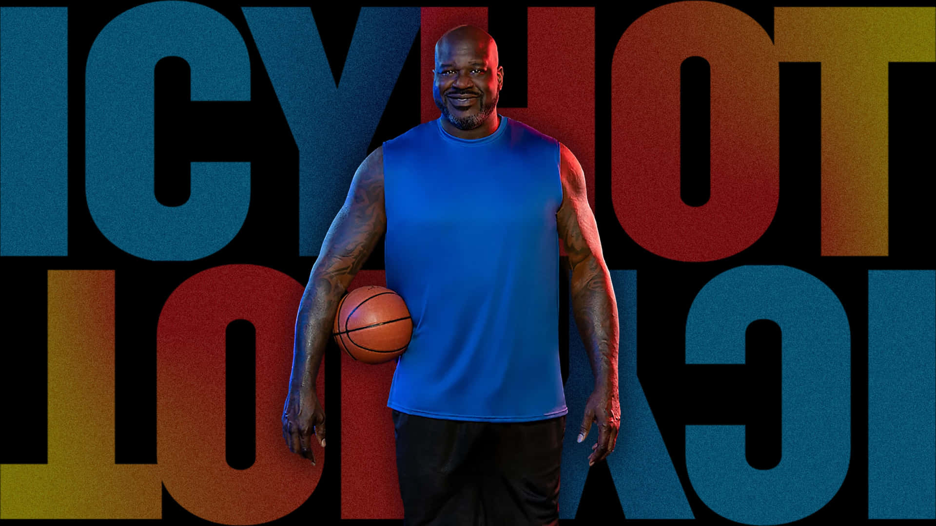  壁紙 — Shaquille O'Neal 自信地微笑，手持籃球，背景是鮮明多彩的「ICY HOT」文字。