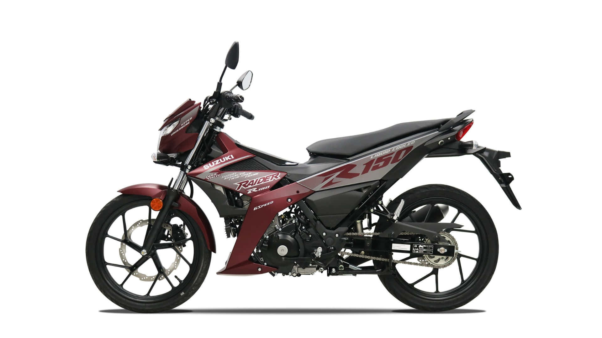  壁紙 — 一輛時尚的酒紅色和黑色鈴木 Raider R150 電單車，以側面輪廓展示在乾淨的白色背景上。
