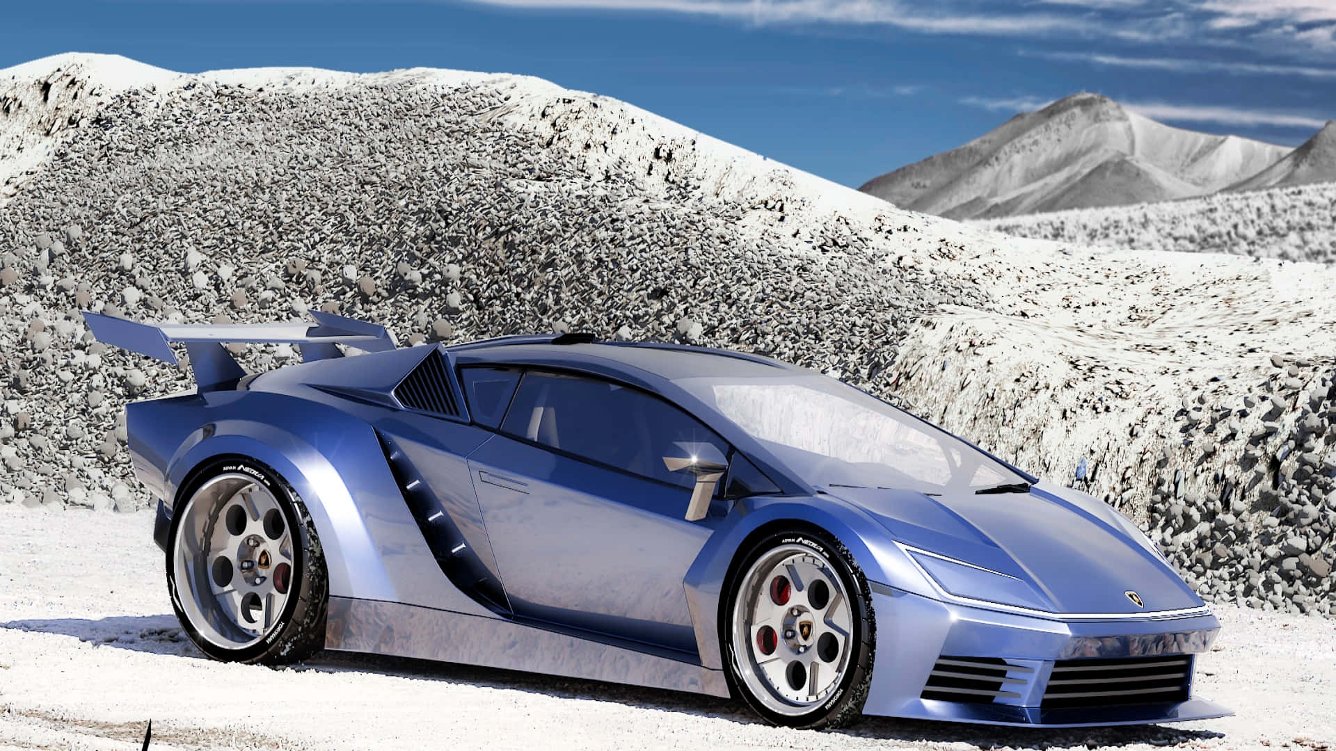 Lamborghini Countach 桌布 壁紙 — 一架時尚的藍色跑車，帶有大型後擾流板，停泊在晴朗藍天下白雪覆蓋的岩石山景中。