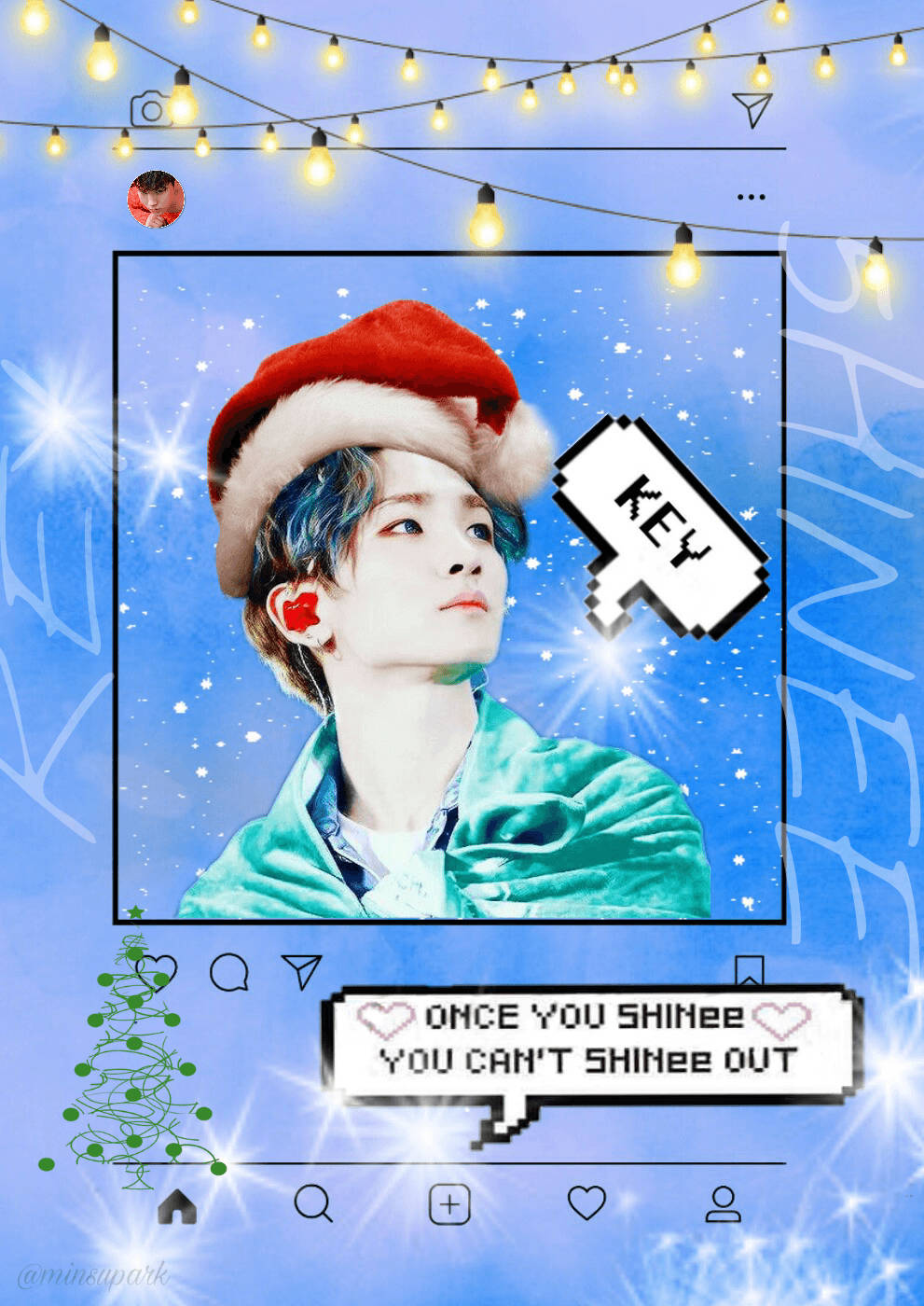 SHINee Key 圣誕主題 壁紙 — 一位戴著紅色聖誕帽的年輕男子，在閃爍的藍色冬季背景下仰望，背景裝飾著燈串和像素化文字。