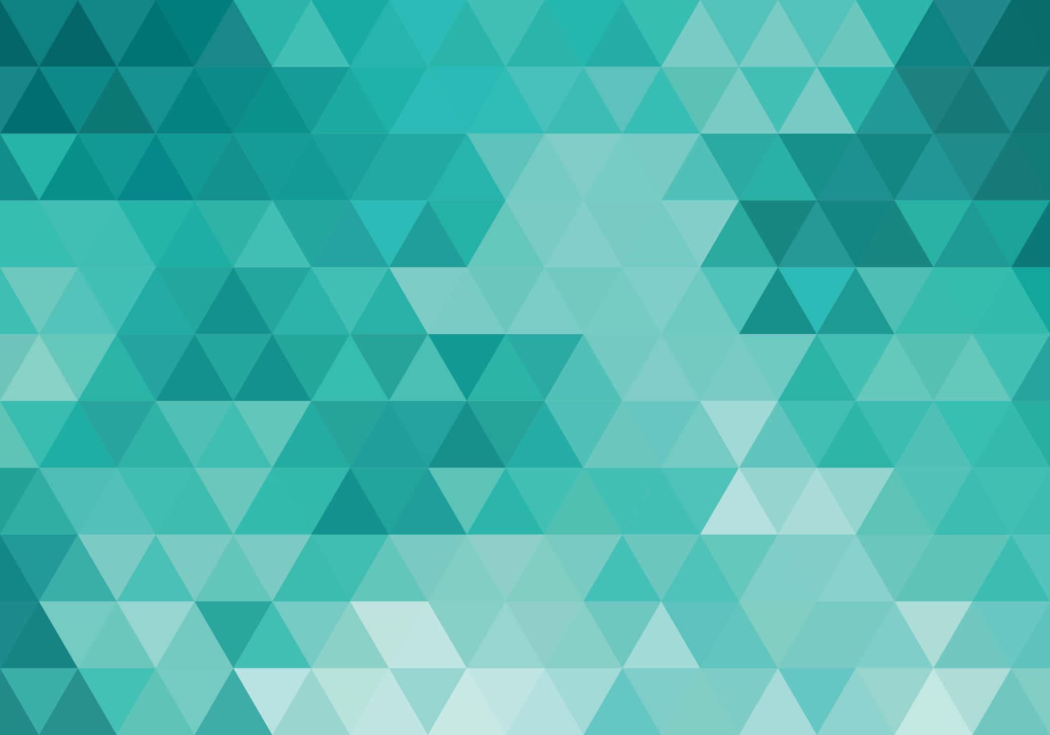 Teal Blue 桌布 壁紙 — 一個由重疊的藍綠色三角形組成的舒緩抽象圖案，營造出現代幾何牆紙。