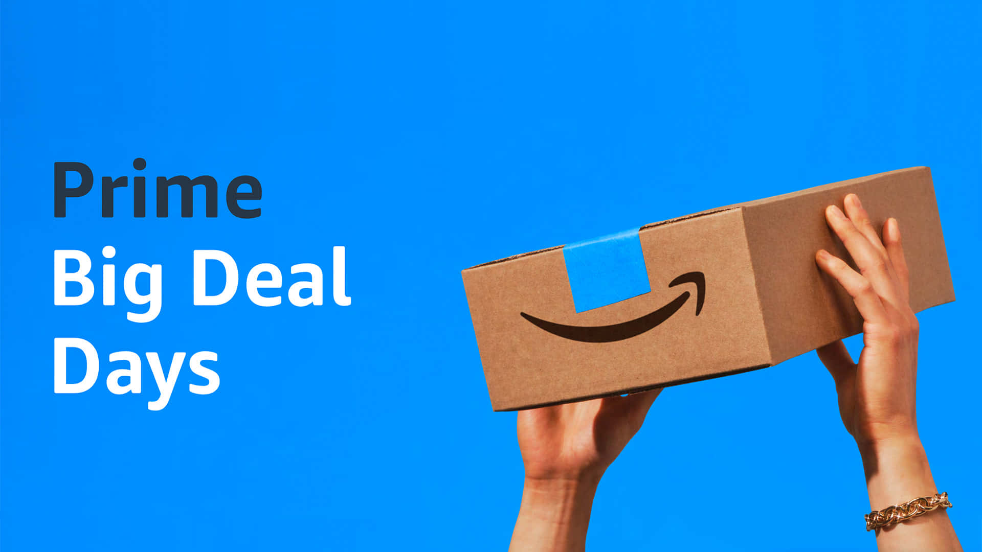  壁紙 — 雙手拿著一個Amazon Prime盒子，背景是鮮豔的藍色，上面有「Prime Big Deal Days」文字。