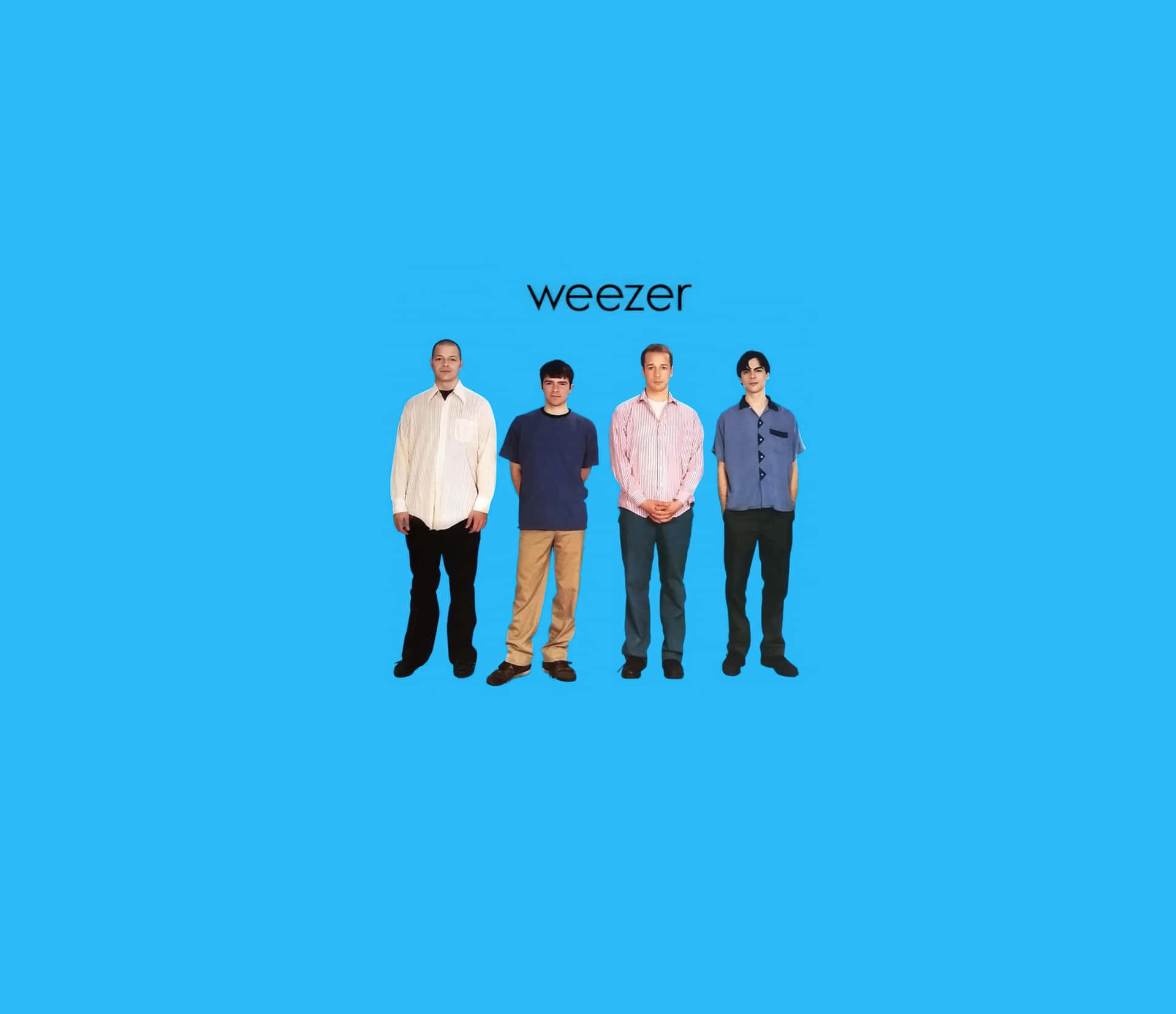  壁紙 — 四個男人排成一排，站在純藍色背景前，上方有「weezer」字樣。