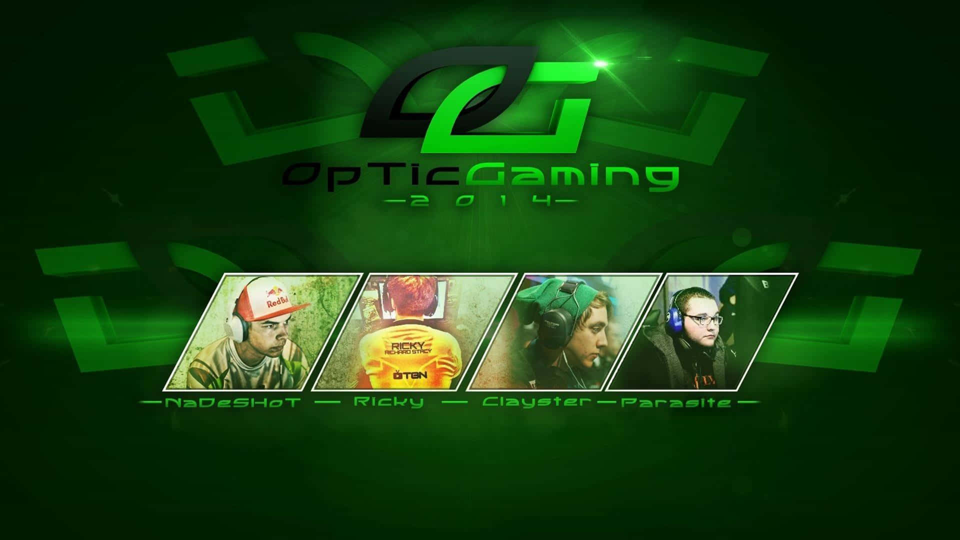 Optic Gaming 桌布 壁紙 — 四名戴著耳機的電競選手在發光的綠色Optic Gaming標誌和幾何圖案下展示。