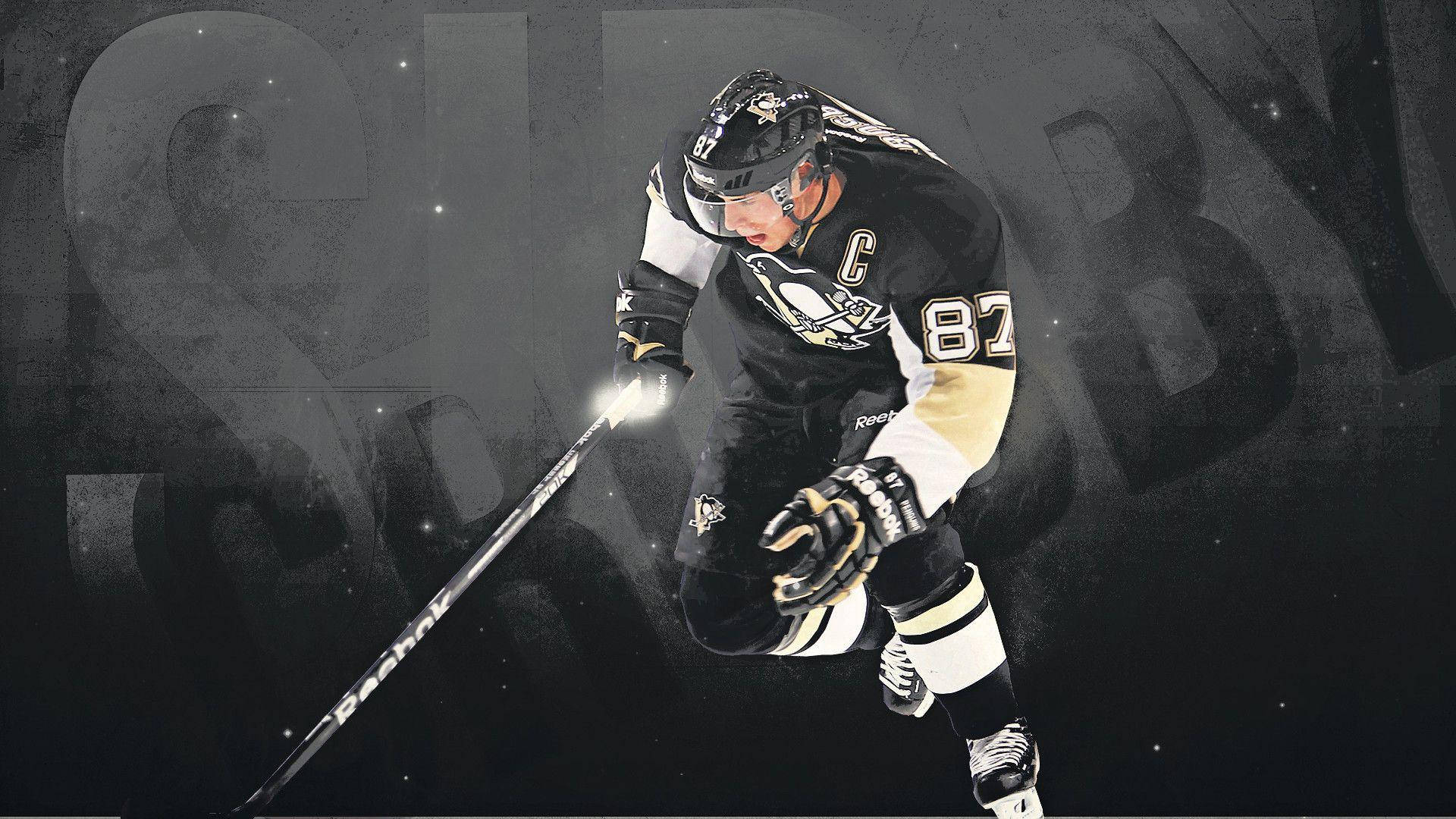 Sidney Crosby 黑底冰球反應力修圖 壁紙 — 一名身穿黑金色球衣的曲棍球運動員，在深色紋理背景前動態蹲下，手持發光的球棍。