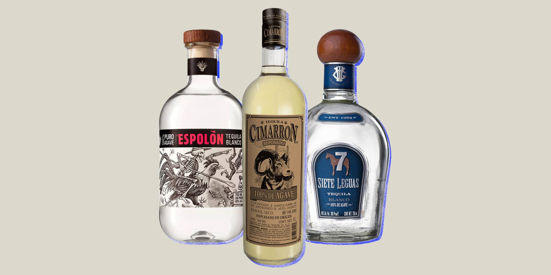 三個龍舌蘭酒瓶展示在米色背景前。