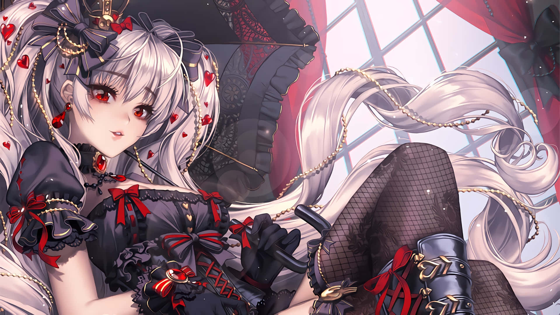 壁紙 — 一位銀髮動漫少女穿著帶有紅色心形的哥德蘿莉塔服裝，飄浮在紅色窗簾的窗戶附近。