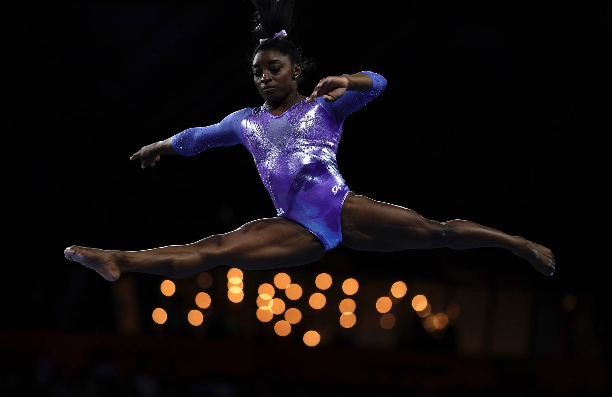 Simone Biles 空中劈腿 壁紙