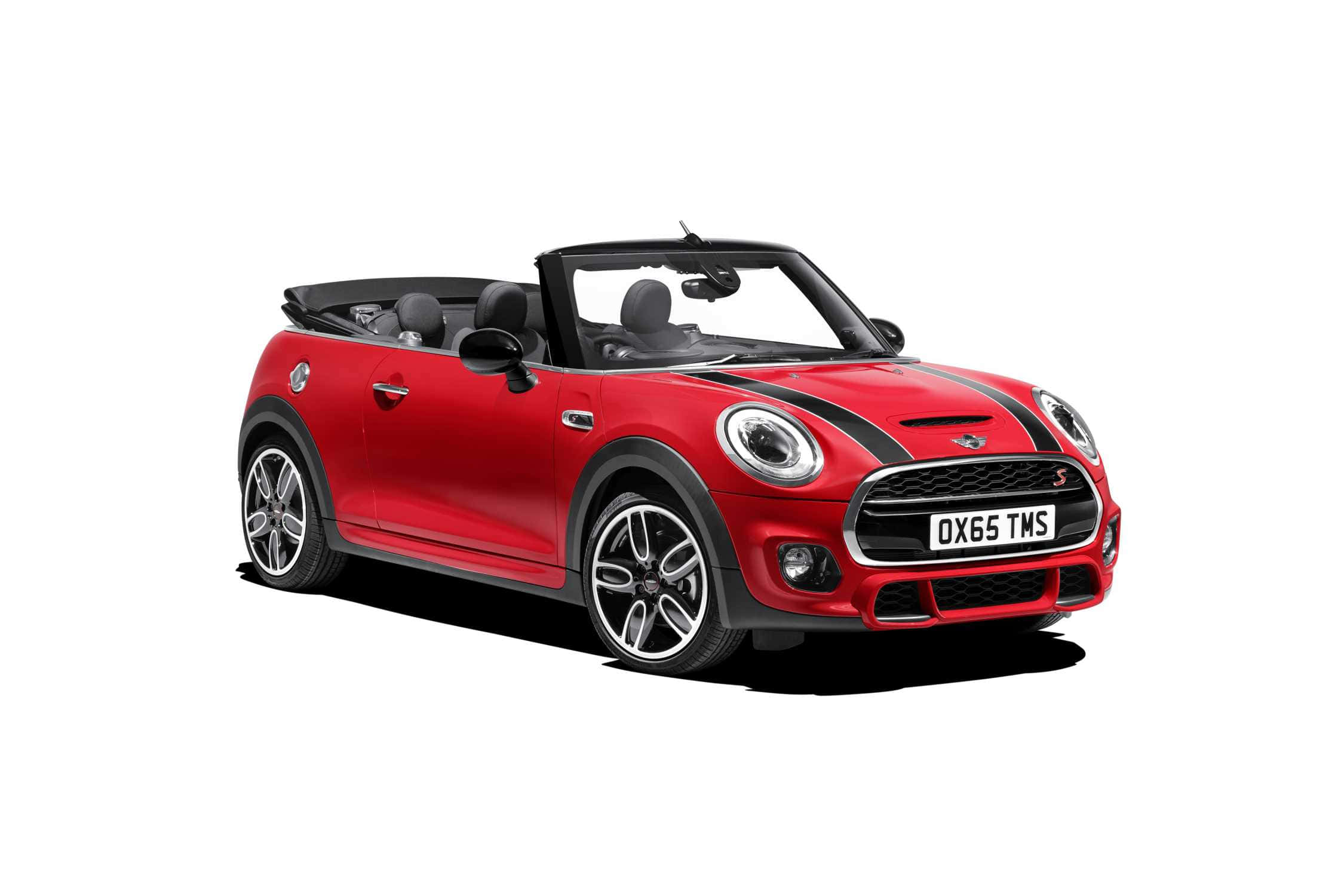 Mini Cooper S Convertible 桌布 壁紙 — 一輛鮮紅色的MINI Cooper開篷車，帶有黑色賽車條紋和銀色輪圈，孤立在純白色背景上。