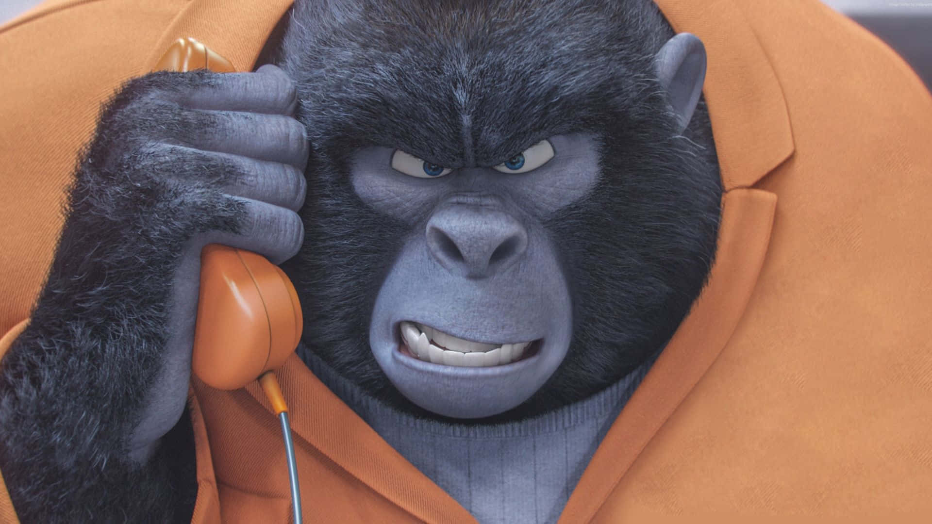 《Sing》動畫電影中的「Big Daddy」最佳大猩猩背景 壁紙 — 一個橙色西裝嘅動畫暴躁大猩猩揸住一個復古電話聽筒嘅特寫。
