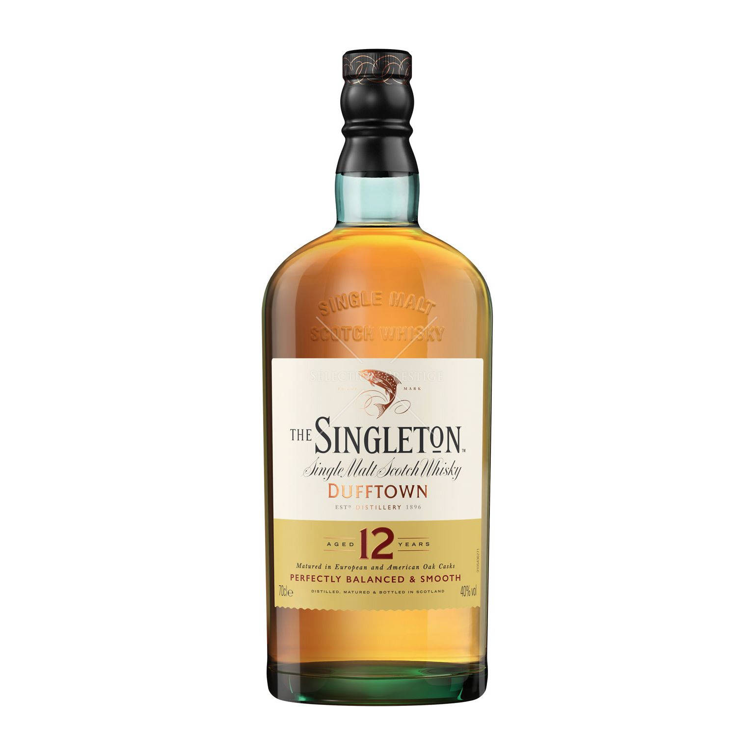 單一麥芽威士忌 Singleton Of Dufftown 12年陳釀 白底 壁紙 — 一個透明玻璃瓶裝的The Singleton 12年單一麥芽蘇格蘭威士忌，琥珀色液體和黑色瓶蓋，背景為白色。