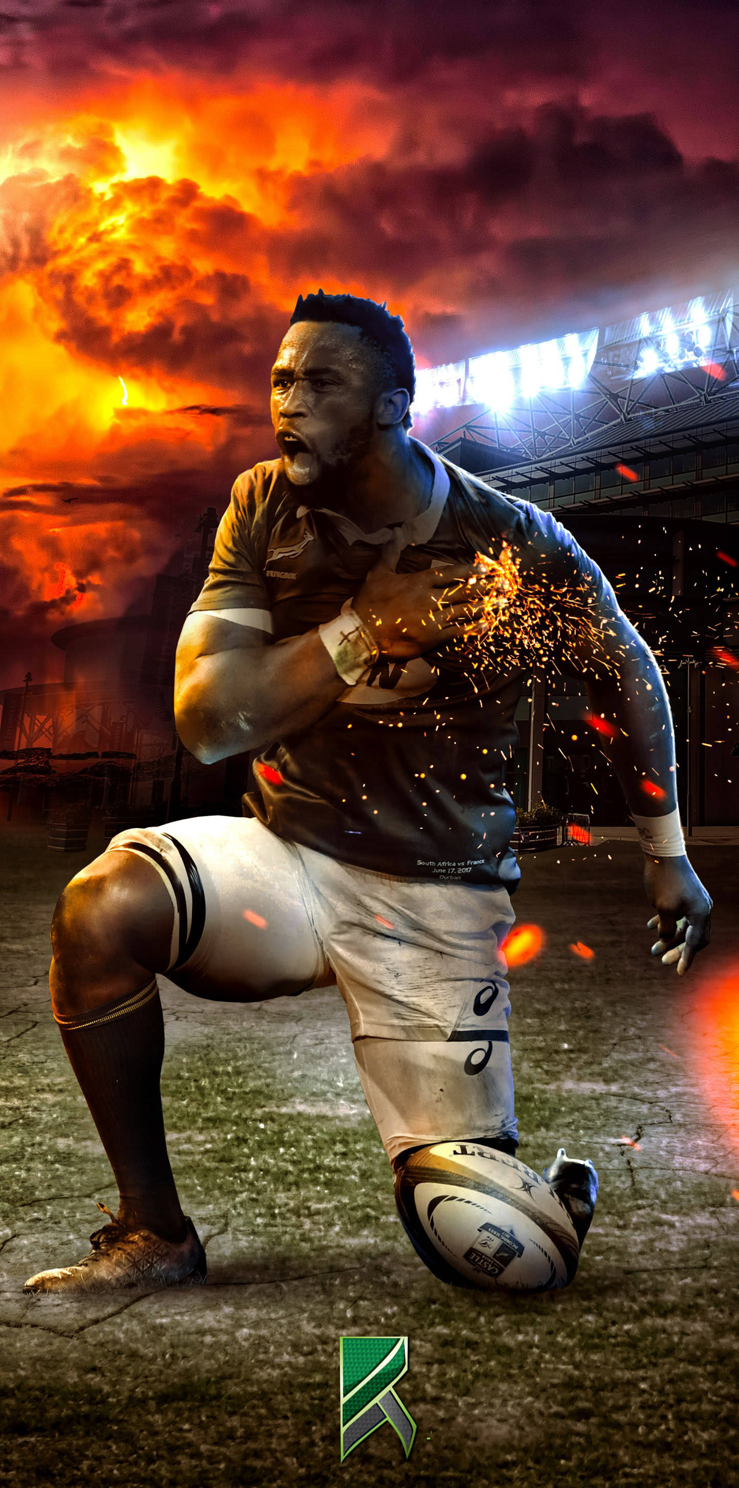 Siya Kolisi 南非獅鷲隊橄欖球 壁紙 — 一名欖球運動員在動作中火花四濺，他手持球對著熾熱的日落天空。