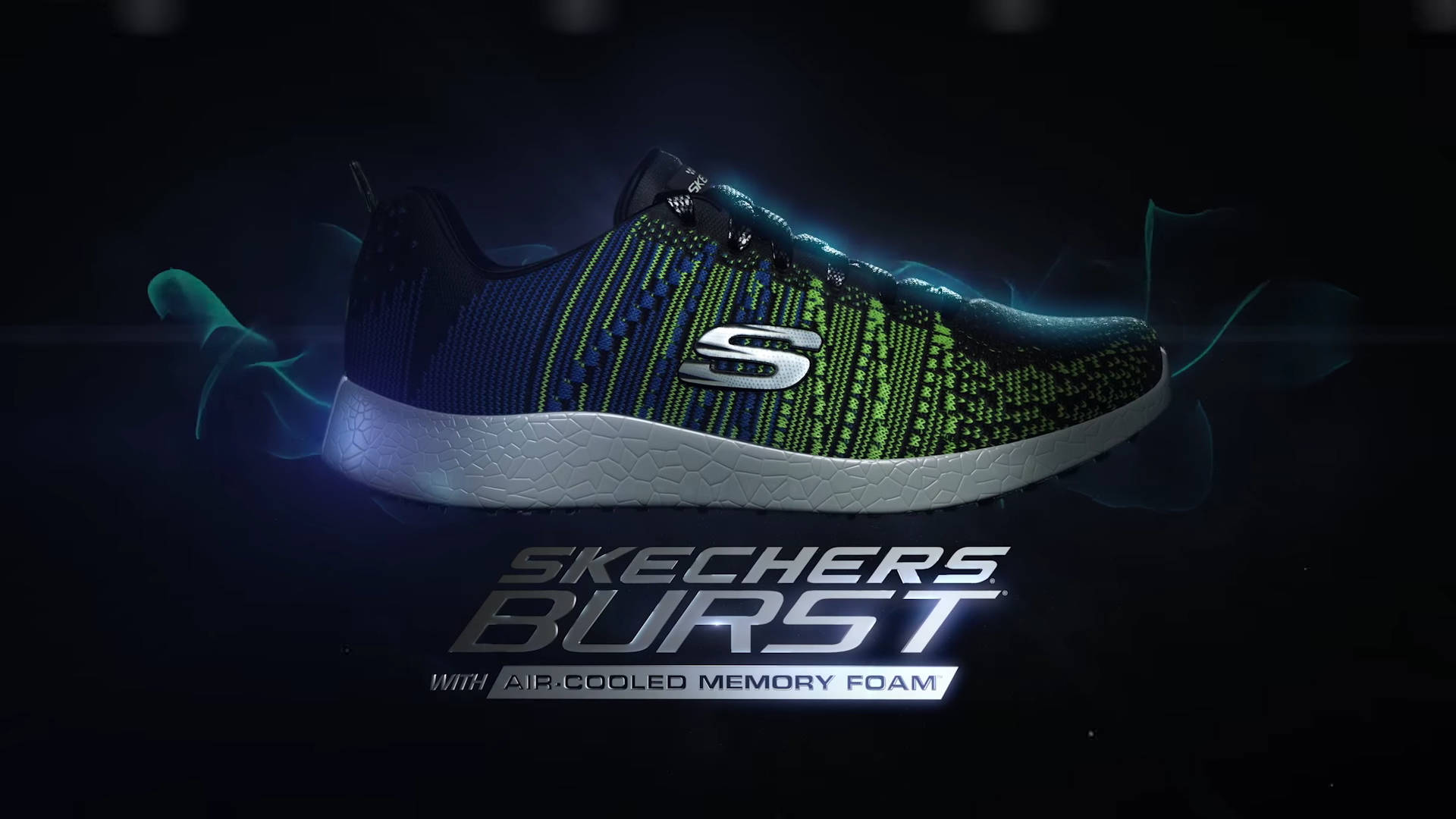 Skechers Burst運動鞋採用氣冷記憶泡棉技術，散發藍色能量光芒。