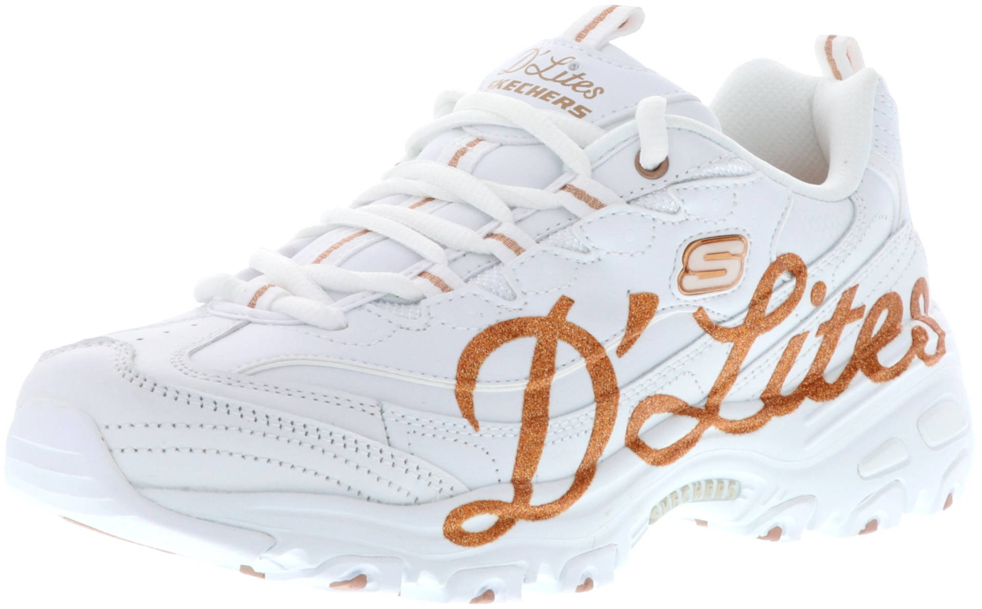白色Skechers D'Lites運動鞋，帶有金色閃粉字體和點綴。