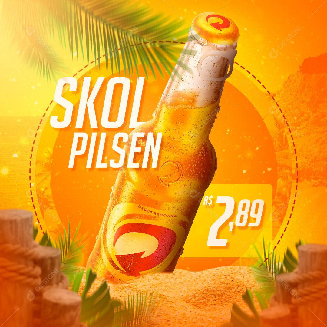 冰凍的Skol Pilsen啤酒瓶在沙中，有熱帶棕櫚葉和價格標籤。