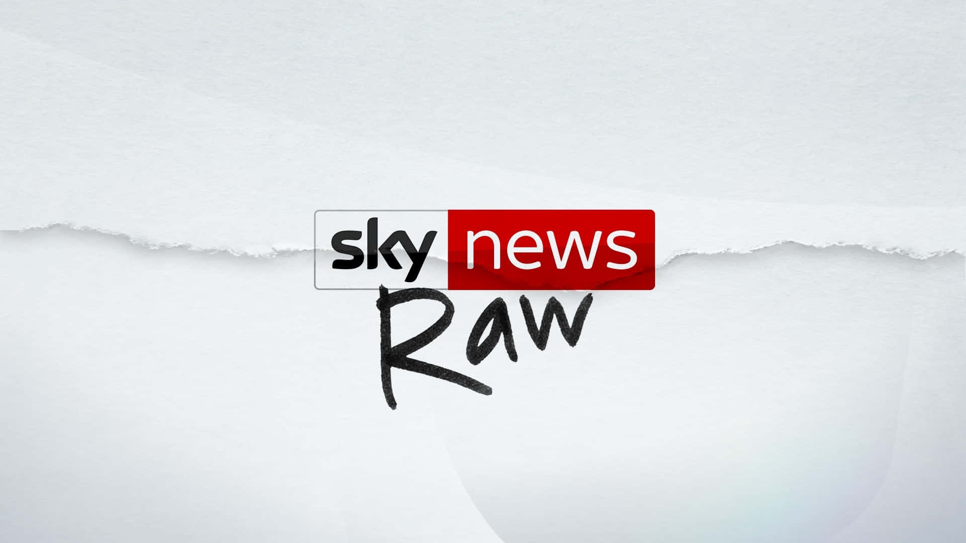 Sky News Raw 標誌在撕裂的白紙背景上。