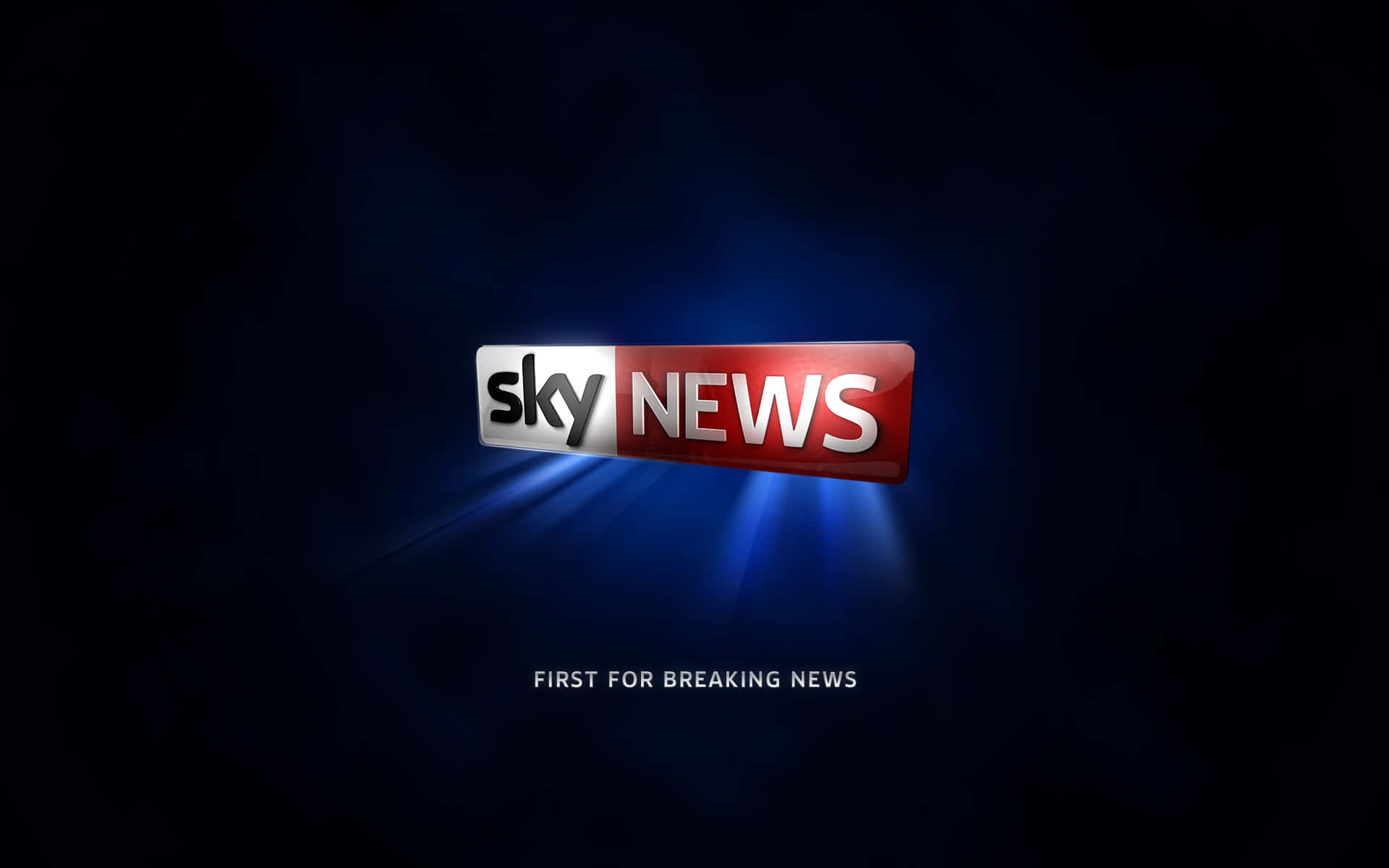 Sky News 藍光閃耀標誌 壁紙 — Sky News 標誌在深色背景上發出明亮的藍光，下方有標語「First for Breaking News」。