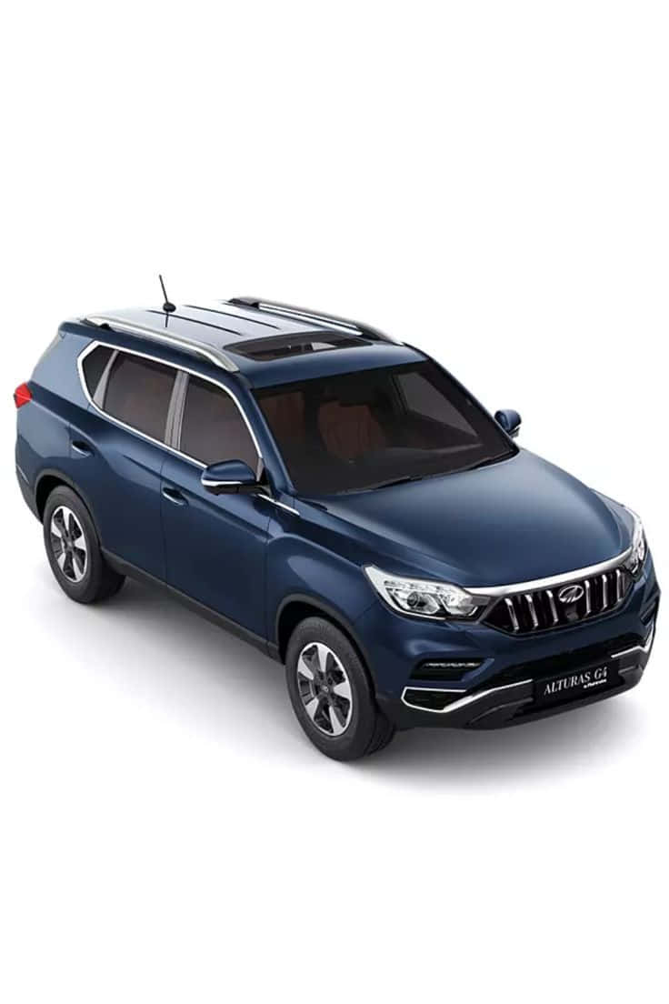  壁紙 — 一部時尚深藍色SUV，帶有鍍鉻飾邊和車頂行李架，在白色背景的乾淨工作室照片中展示。