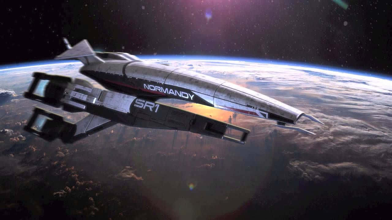 Mass Effect Trilogy 桌布 壁紙 — 一艘名為 Normandy SR1 的時尚未來太空船，在繁星點點的夜空下，於一個擁有漩渦雲層的鮮豔藍色行星上方滑翔。