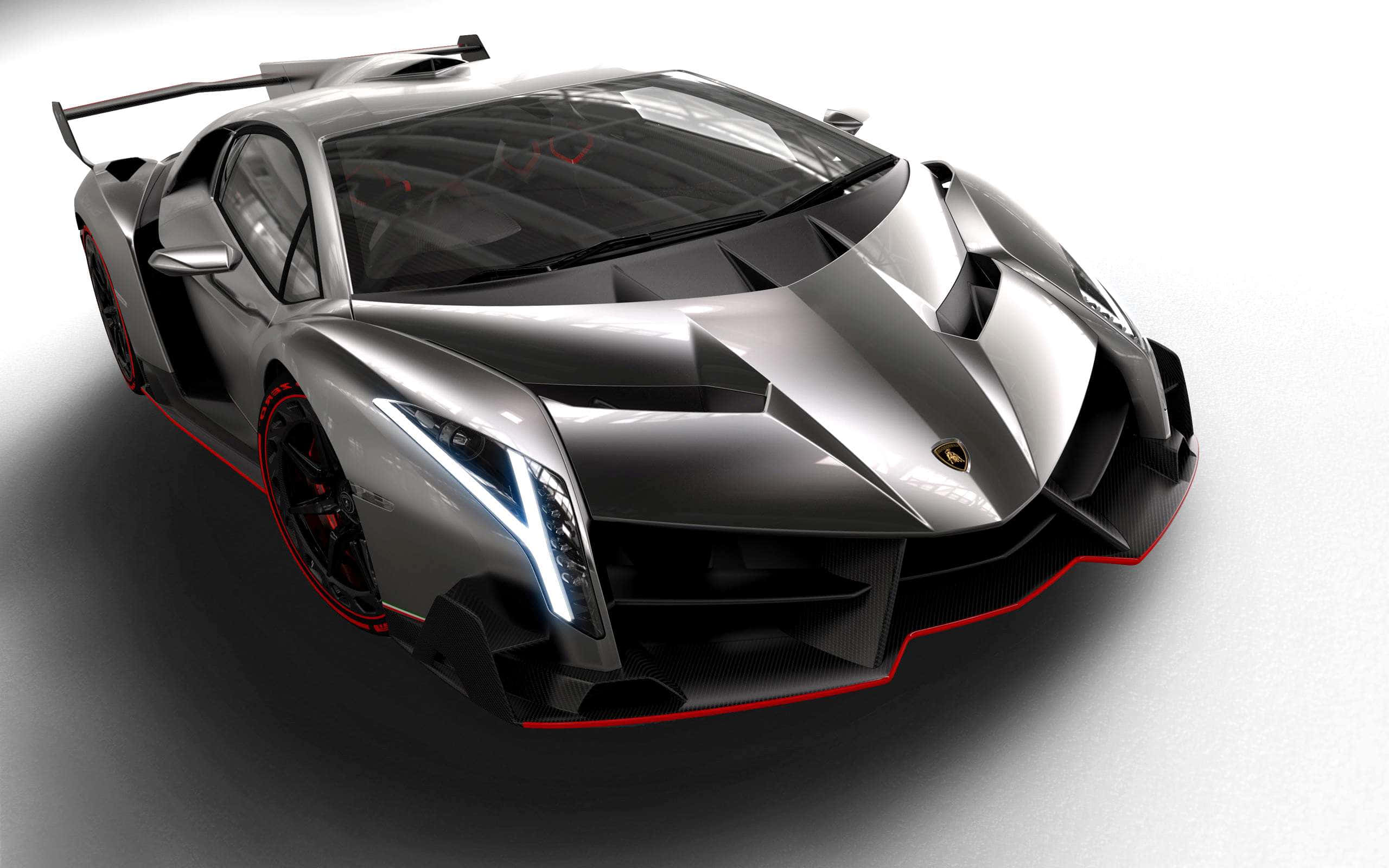 Lamborghini Veneno 桌布 壁紙 — 一台時尚的銀色林寶堅尼 Veneno，帶有紅色點綴和碳纖維細節，以極簡白色背景襯托。