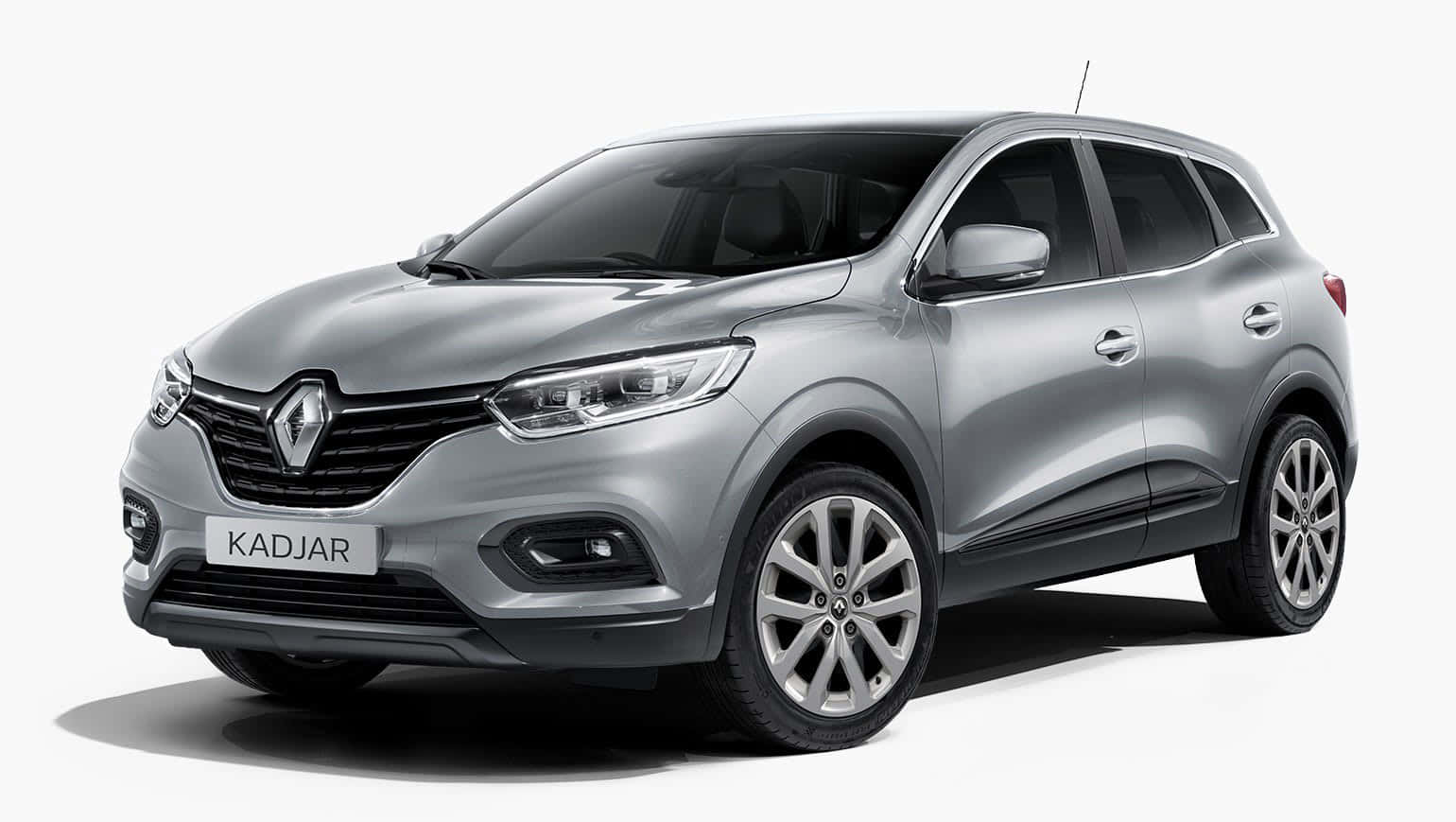 壁紙 — 流線型銀色雷諾 Kadjar SUV 在乾淨的攝影棚拍攝中展示，帶有柔和陰影和簡約白色背景。