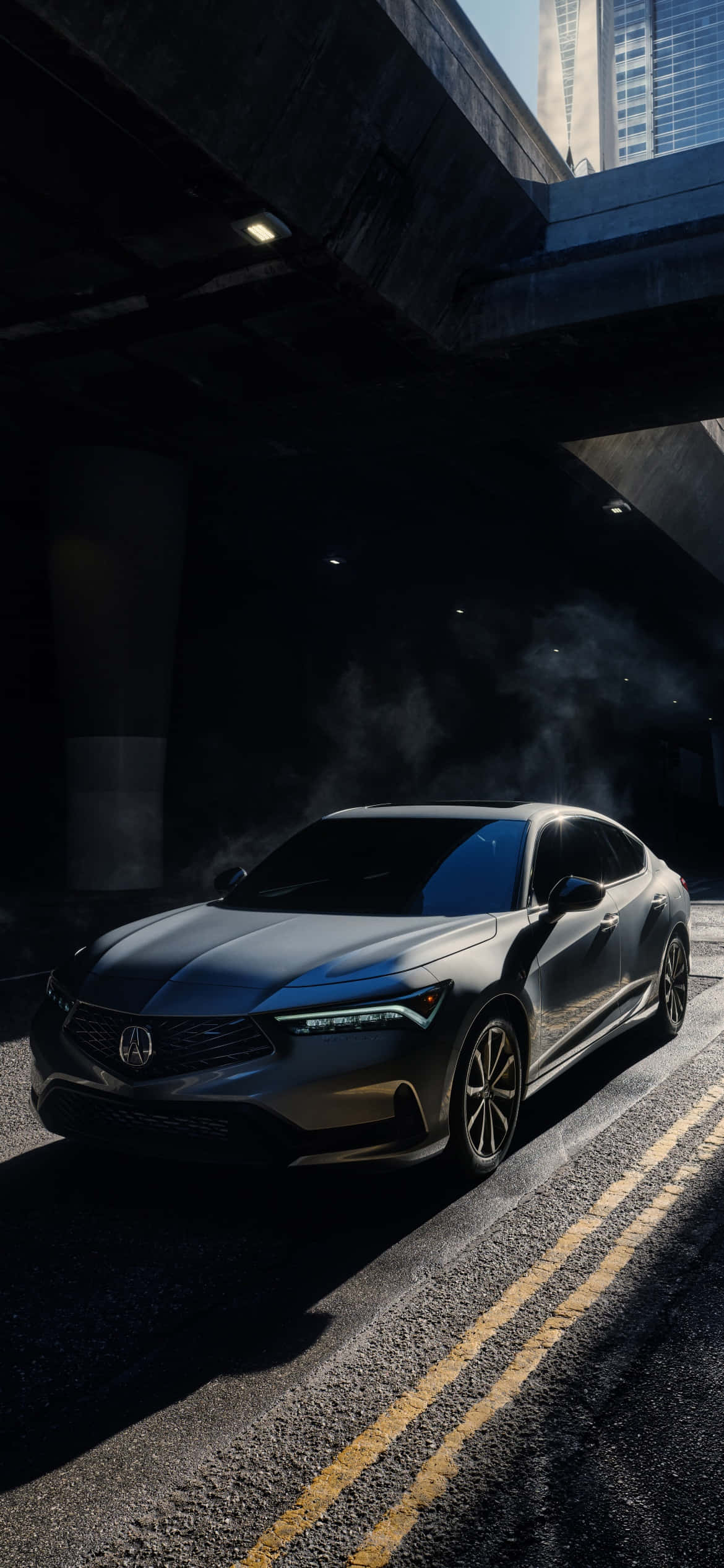 Acura Integra 桌布 壁紙 — 一輛時尚的銀色跑車在混凝土天橋下滑行，煙霧升起，陽光穿透城市建築。
