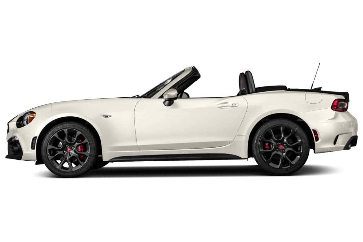 Fiat 124 Spider 桌布 壁紙 — 一輛時尚的白色敞篷跑車，帶有黑色飾邊和紅色制動卡鉗，在乾淨的白色背景上以側面輪廓展示。