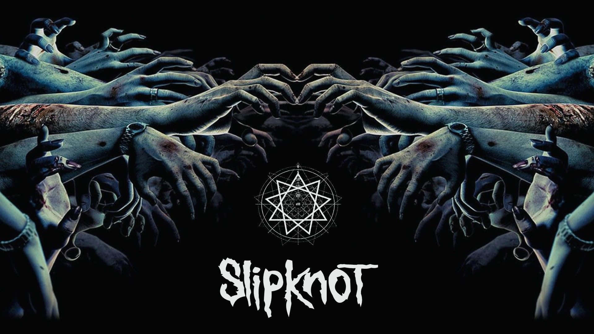 Slipknot桌面配死手與血跡 壁紙 — 數十隻蒼白、有紋身且沾滿血跡的手從黑暗中向內伸展，形成一個圍繞幾何符號的對稱心形。
