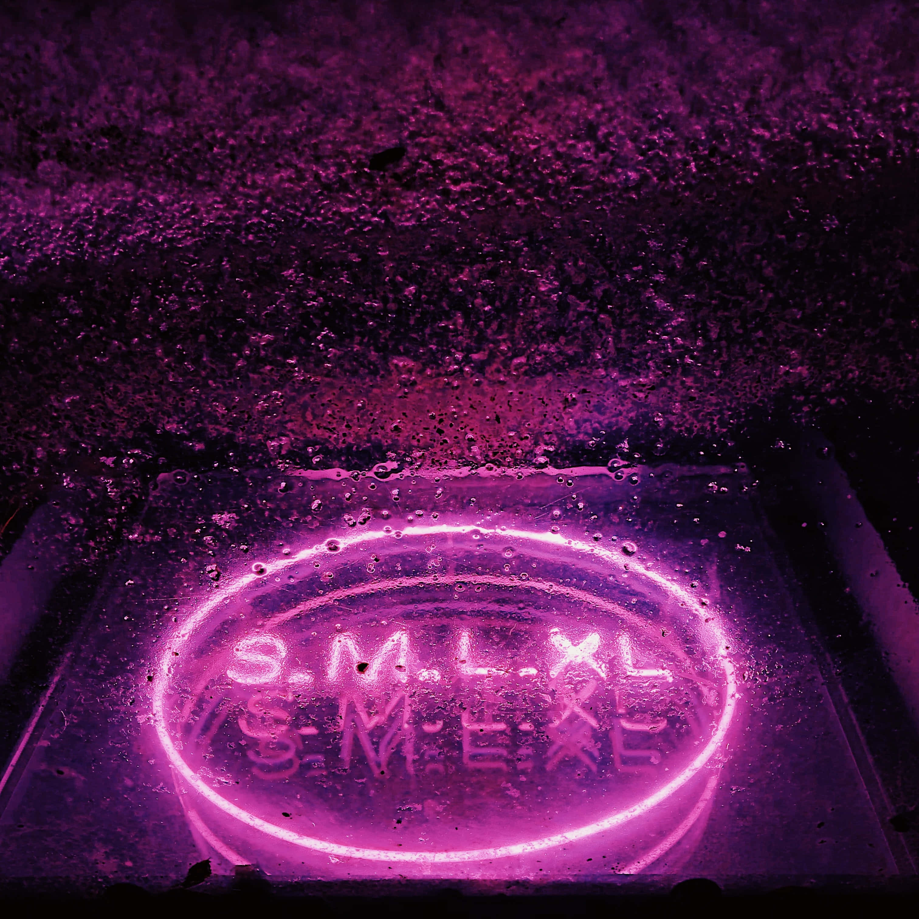 帶有「Smoke」字樣的霓虹燈 壁紙