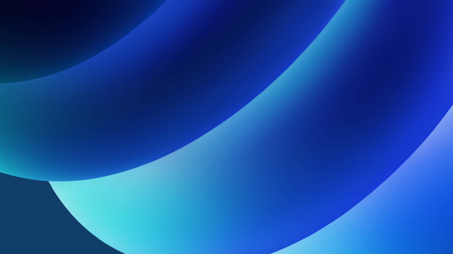  壁紙 — 從深藍到淺藍的平滑流動曲線，營造出寧靜的抽象漸變背景。