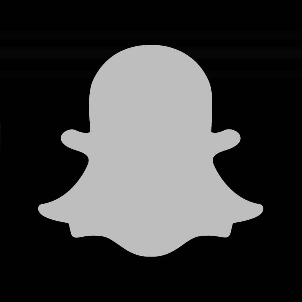 Snapchat幽靈標誌 壁紙 — 一個極簡灰色鬼魂圖示，居中放置在帶有微妙水平漸變的純黑色背景上。